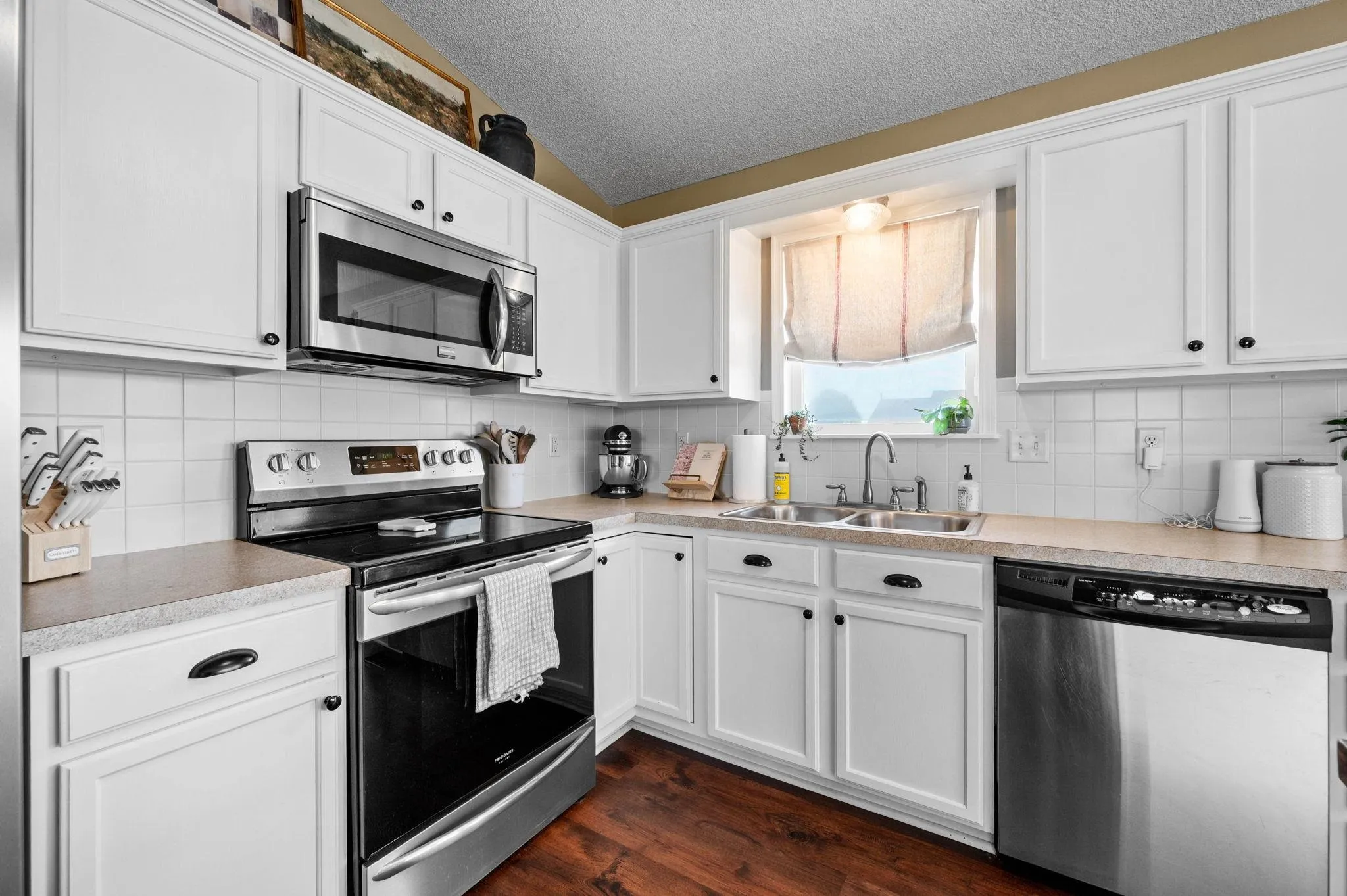 Wichita, Kansas 67235, United States, 3 Bedrooms Bedrooms, ,3 BathroomsBathrooms,Residential,Pending,158707