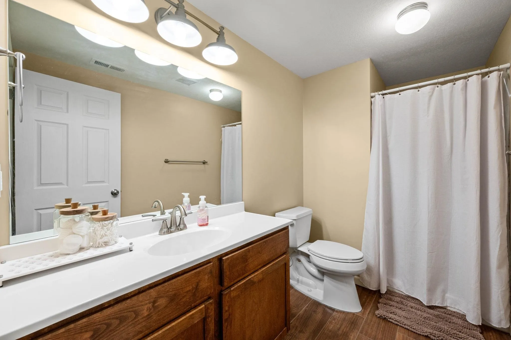 Wichita, Kansas 67235, United States, 3 Bedrooms Bedrooms, ,3 BathroomsBathrooms,Residential,Pending,158707