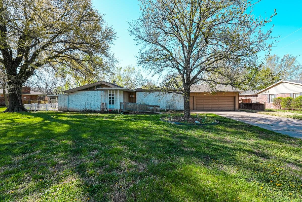 521 E Post Rd, El Dorado, Kansas image 1