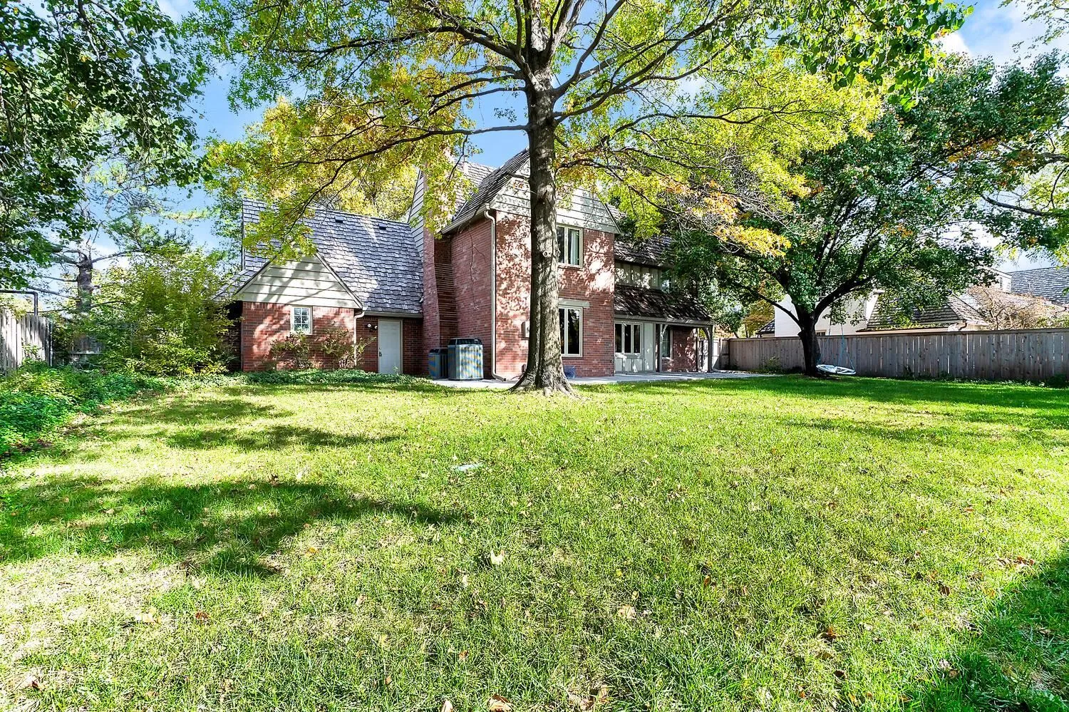 Wichita, Kansas 67206, United States, 4 Bedrooms Bedrooms, ,5 BathroomsBathrooms,Residential,Pending,246462