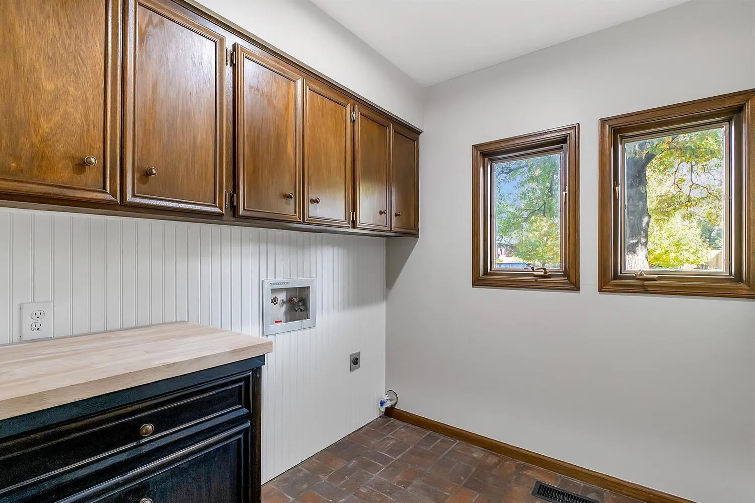 Wichita, Kansas 67206, United States, 4 Bedrooms Bedrooms, ,5 BathroomsBathrooms,Residential,Pending,246462