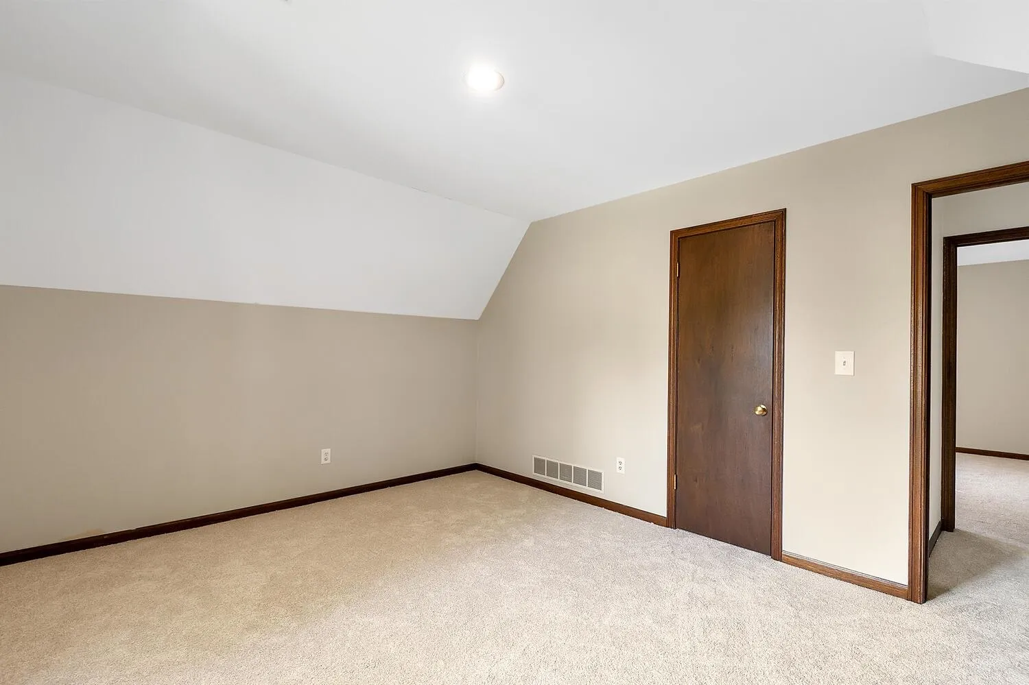 Wichita, Kansas 67206, United States, 4 Bedrooms Bedrooms, ,5 BathroomsBathrooms,Residential,Pending,246462