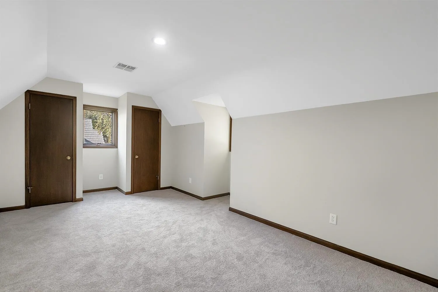 Wichita, Kansas 67206, United States, 4 Bedrooms Bedrooms, ,5 BathroomsBathrooms,Residential,Pending,246462