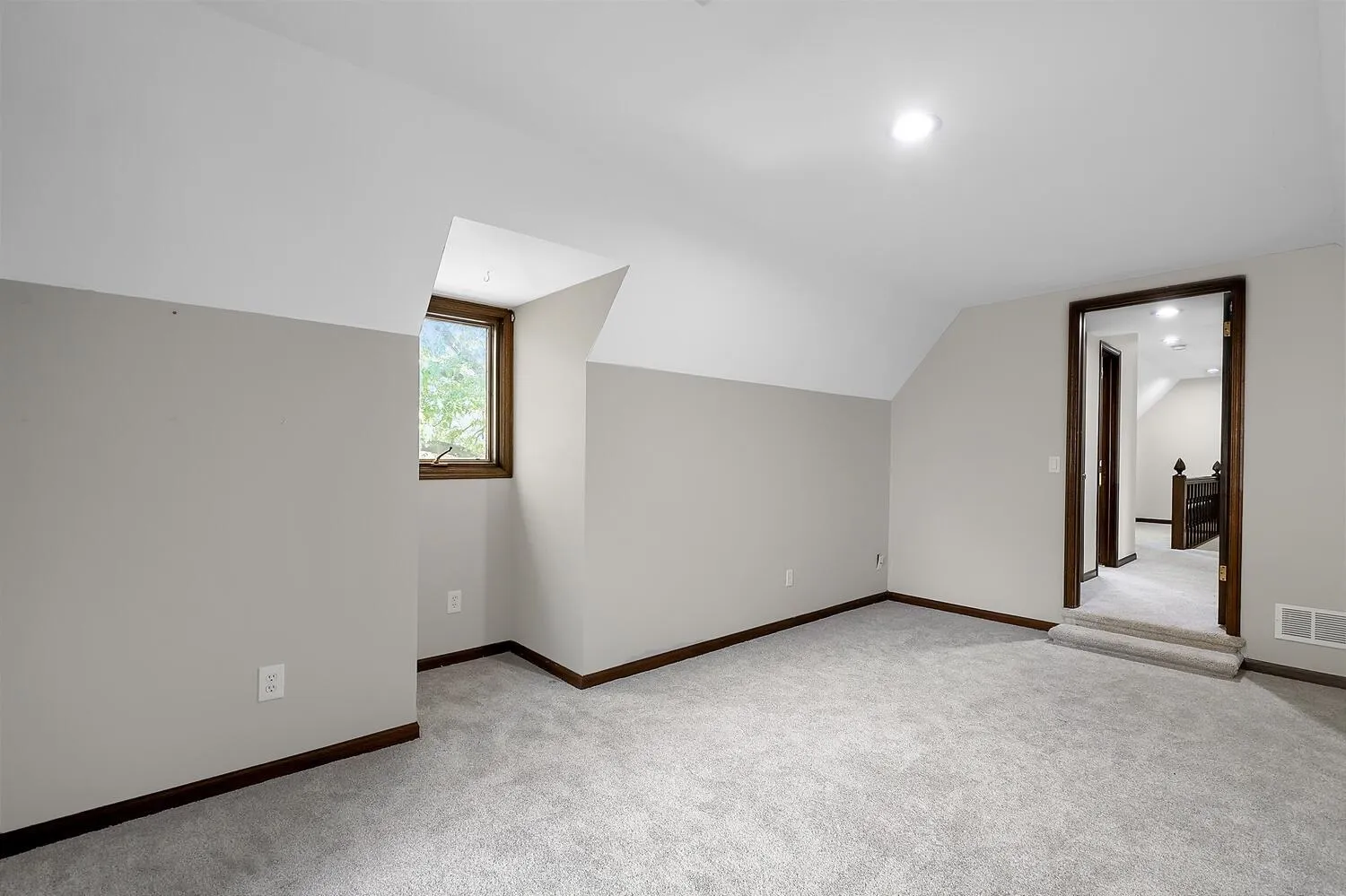 Wichita, Kansas 67206, United States, 4 Bedrooms Bedrooms, ,5 BathroomsBathrooms,Residential,Pending,246462