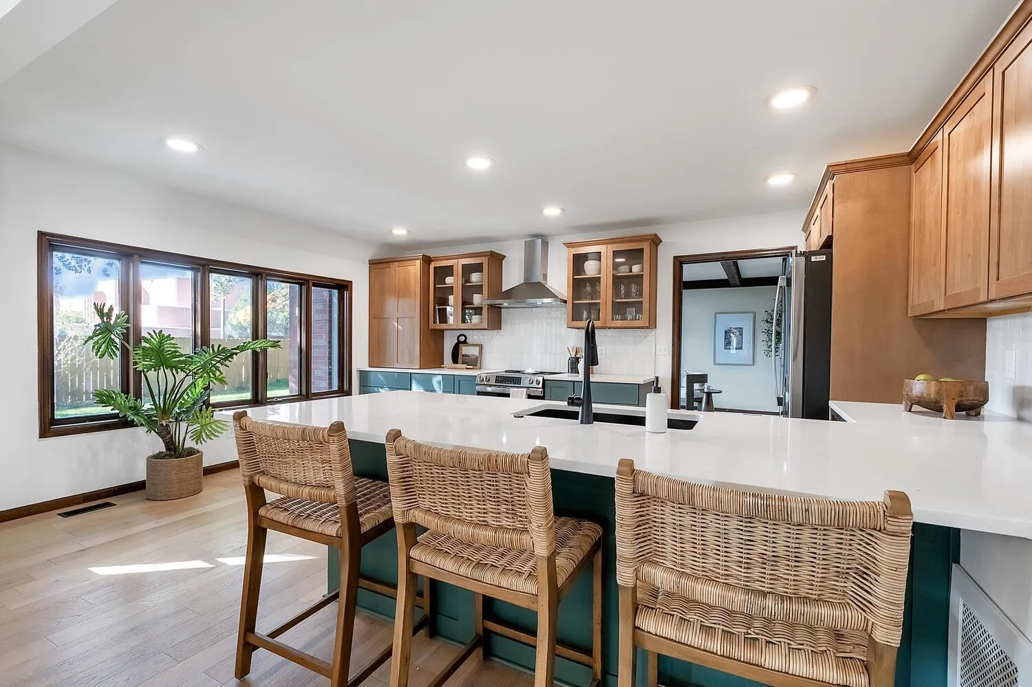 Wichita, Kansas 67206, United States, 4 Bedrooms Bedrooms, ,5 BathroomsBathrooms,Residential,Pending,246462