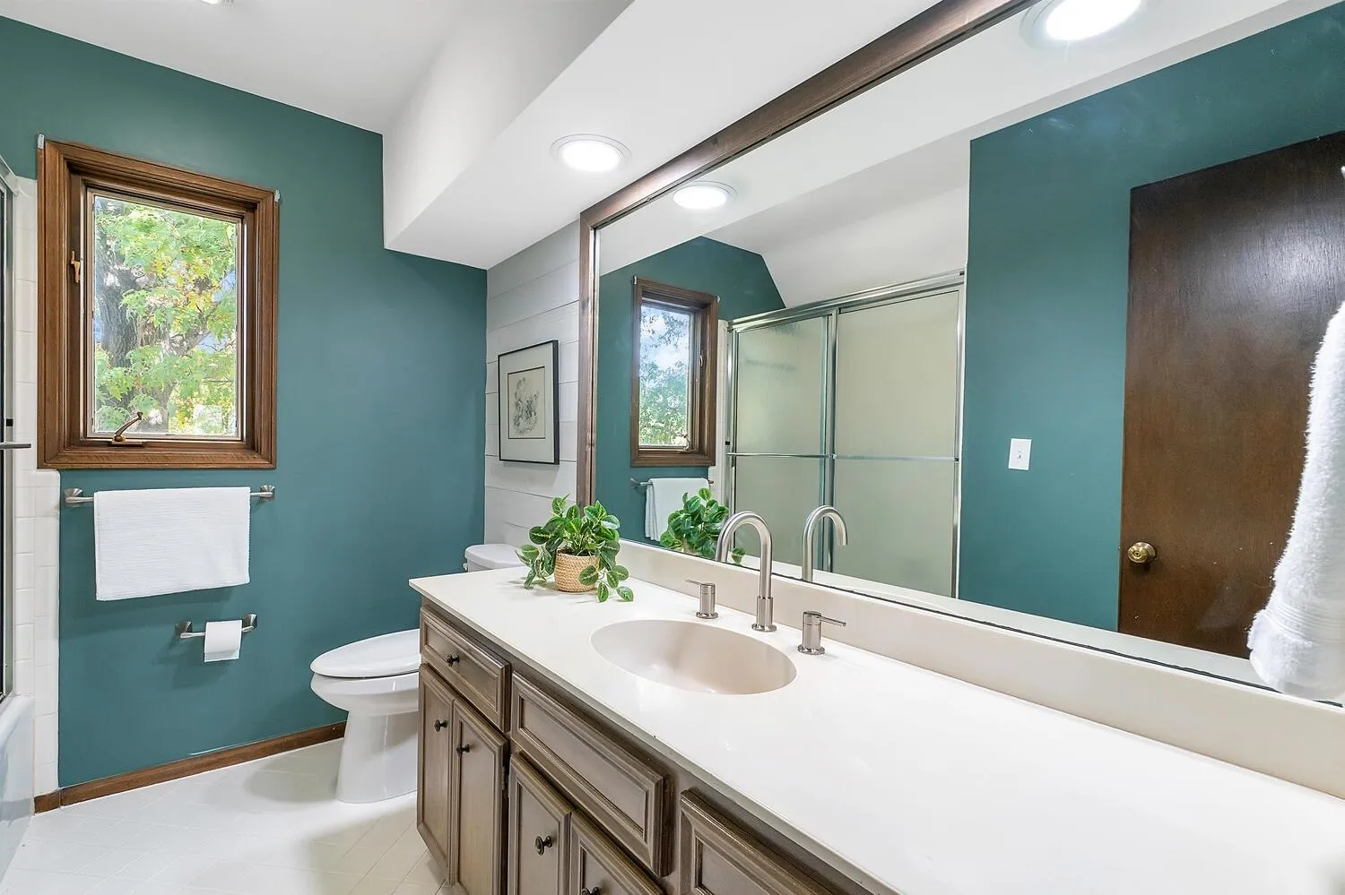 Wichita, Kansas 67206, United States, 4 Bedrooms Bedrooms, ,5 BathroomsBathrooms,Residential,Pending,246462