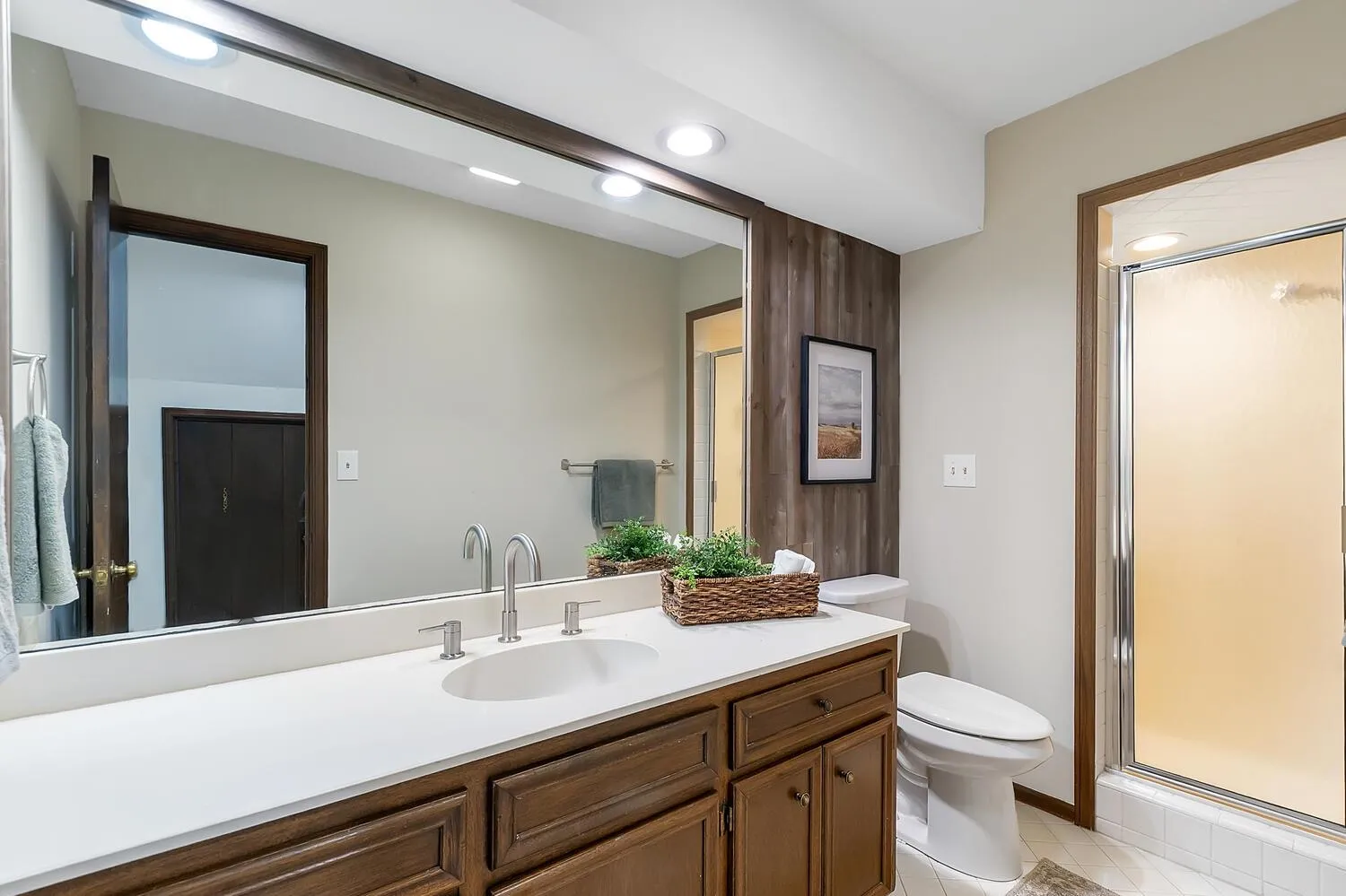 Wichita, Kansas 67206, United States, 4 Bedrooms Bedrooms, ,5 BathroomsBathrooms,Residential,Pending,246462