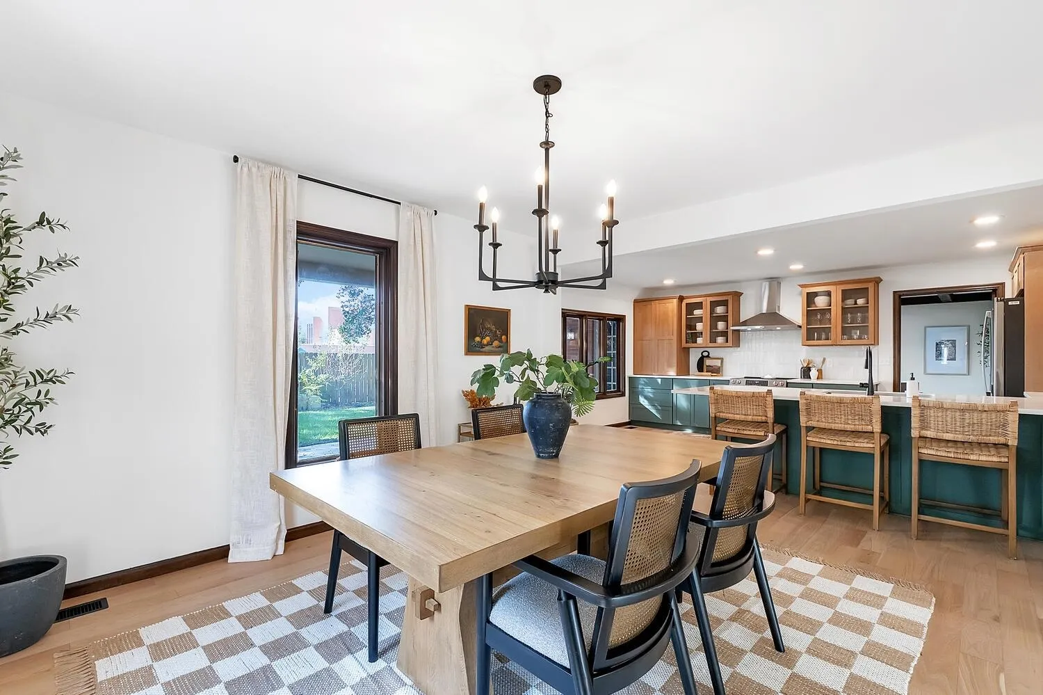 Wichita, Kansas 67206, United States, 4 Bedrooms Bedrooms, ,5 BathroomsBathrooms,Residential,Pending,246462