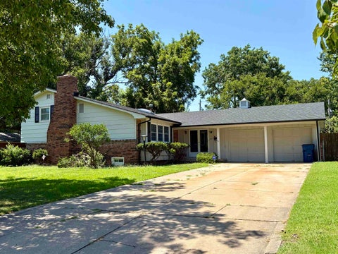 Homes For Sale - 2611 S Laura Ave<br/> Wichita, KS 67216
