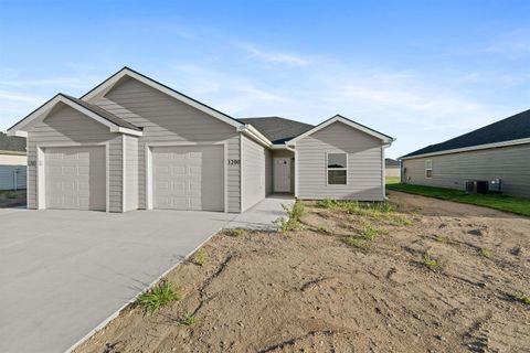 Multifamily For Sale - 1200 Harbor Dr<br/> Salina, KS 67401