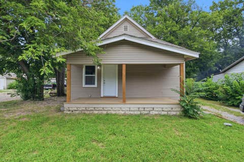 Homes For Sale - 1504 S Hydraulic Ave<br/> Wichita, KS 67211