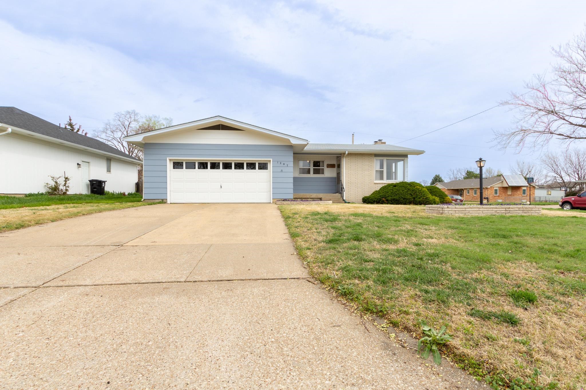 1207 Mcadams Rd, Salina, Kansas image 1