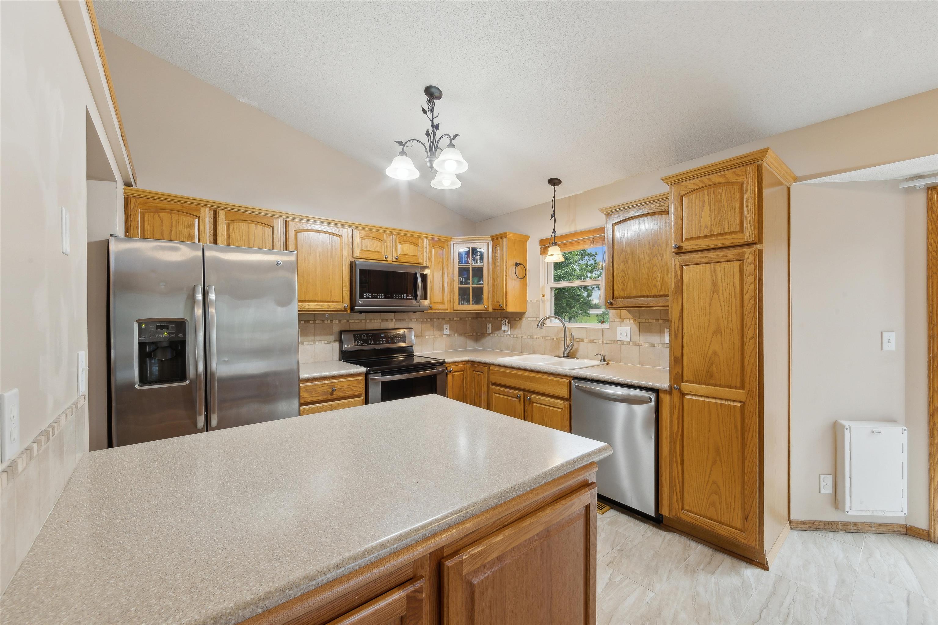 703 S Todd Cir, Wichita, Virginia image 6