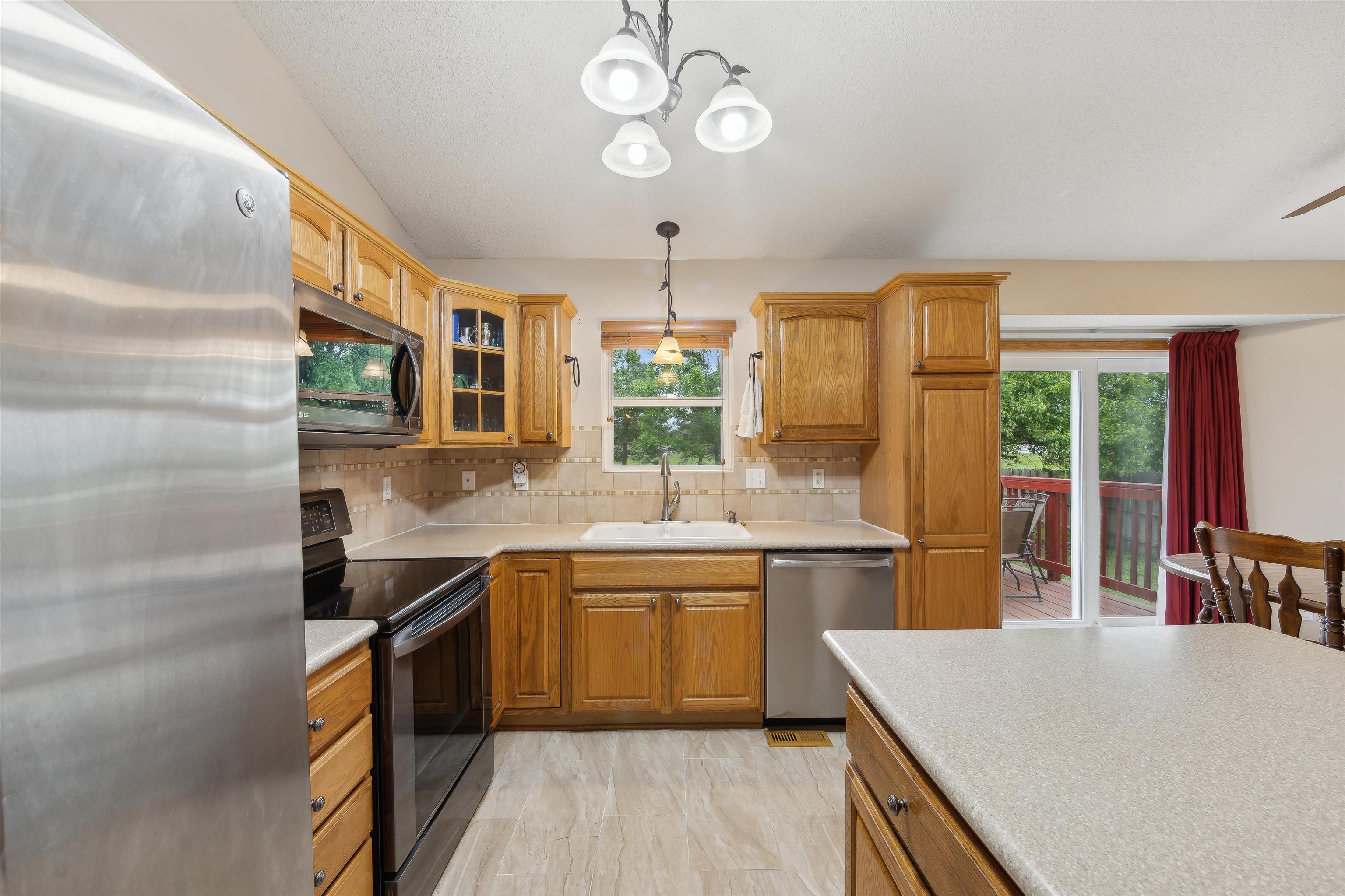 703 S Todd Cir, Wichita, Virginia image 9