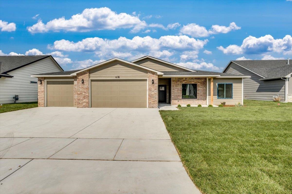 618 S Sweetwater Cir, Maize, Kansas image 1