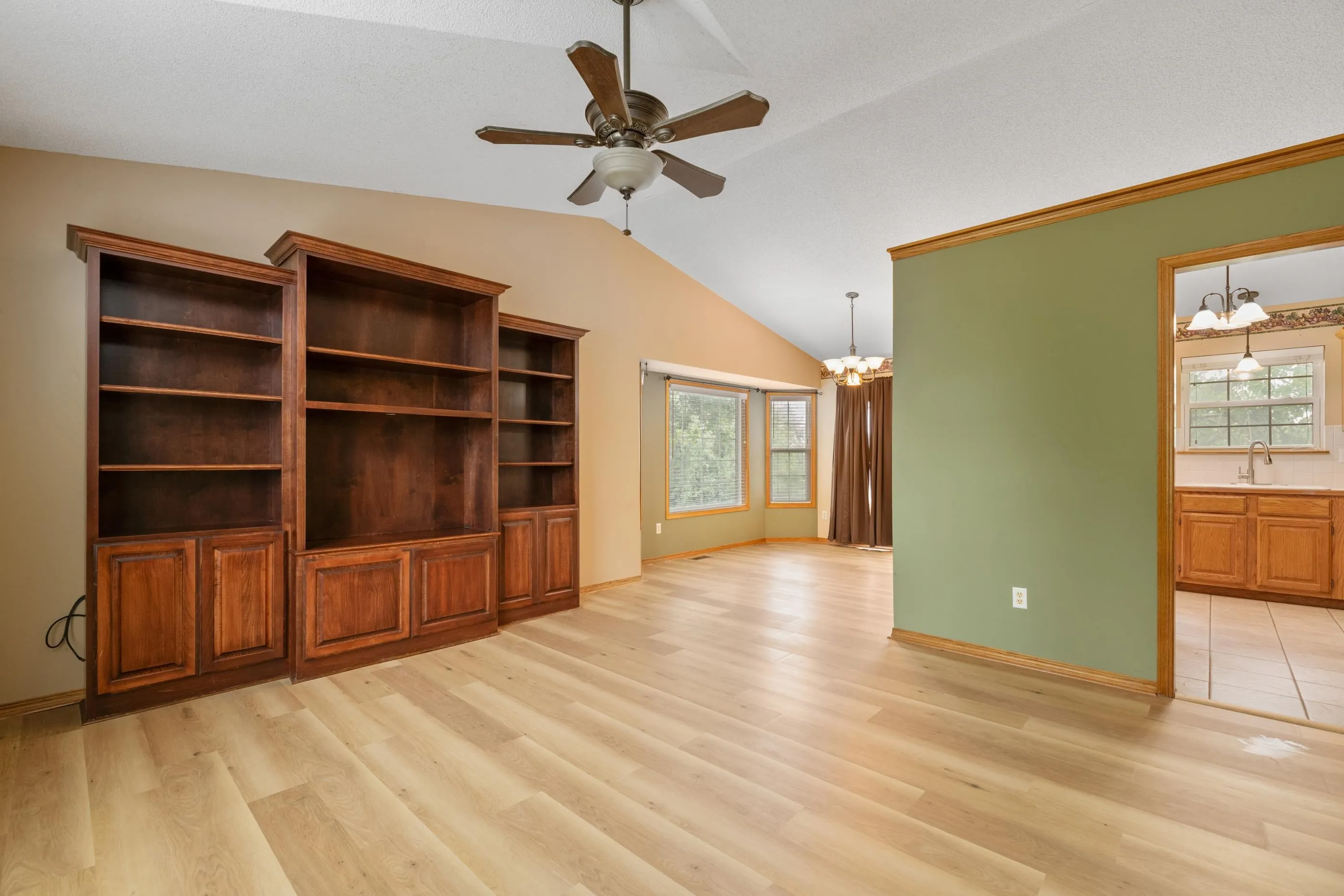 Bel Aire, Kansas 67220, United States, 3 Bedrooms Bedrooms, ,2 BathroomsBathrooms,Residential,Active,178901