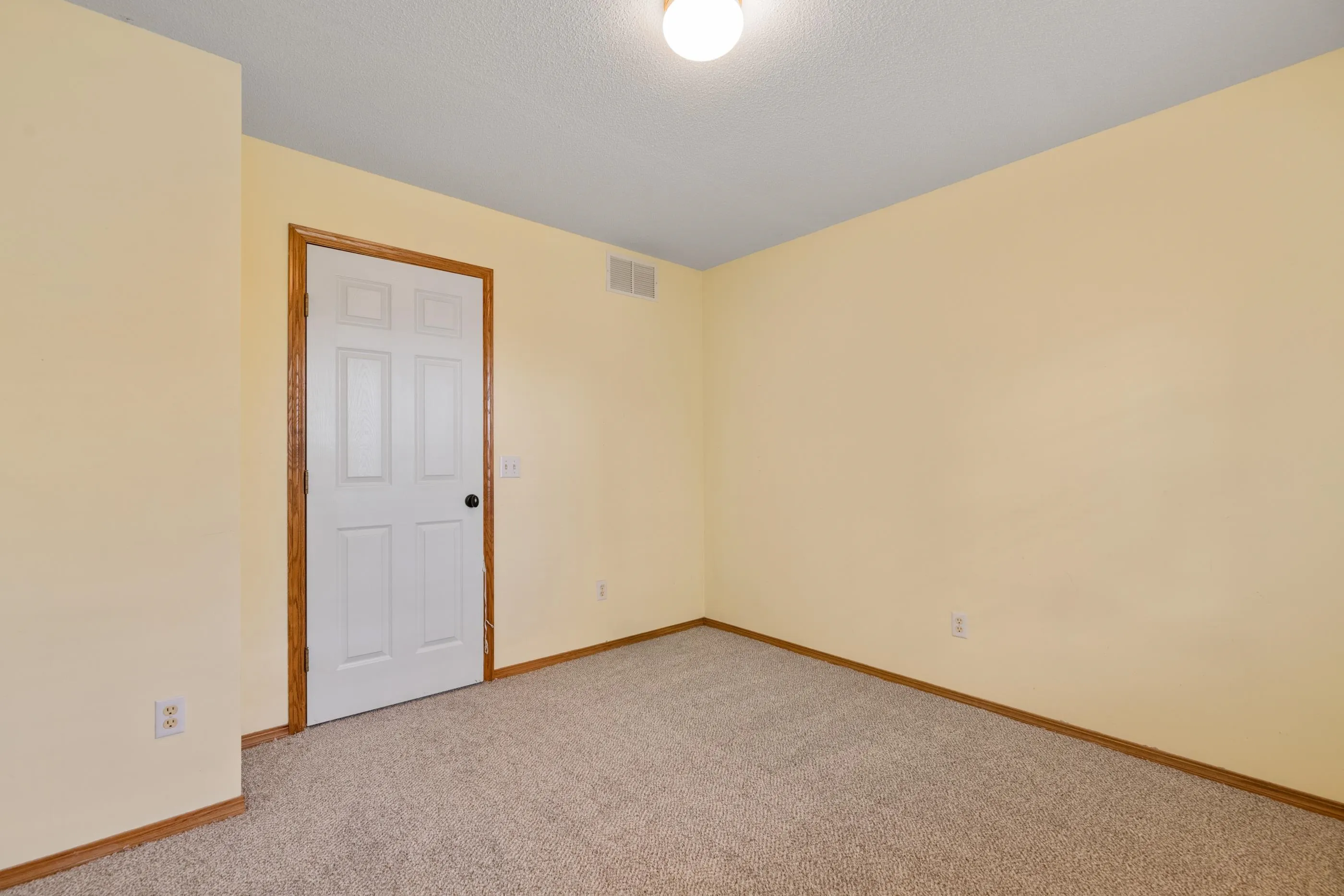 Bel Aire, Kansas 67220, United States, 3 Bedrooms Bedrooms, ,2 BathroomsBathrooms,Residential,Active,178901