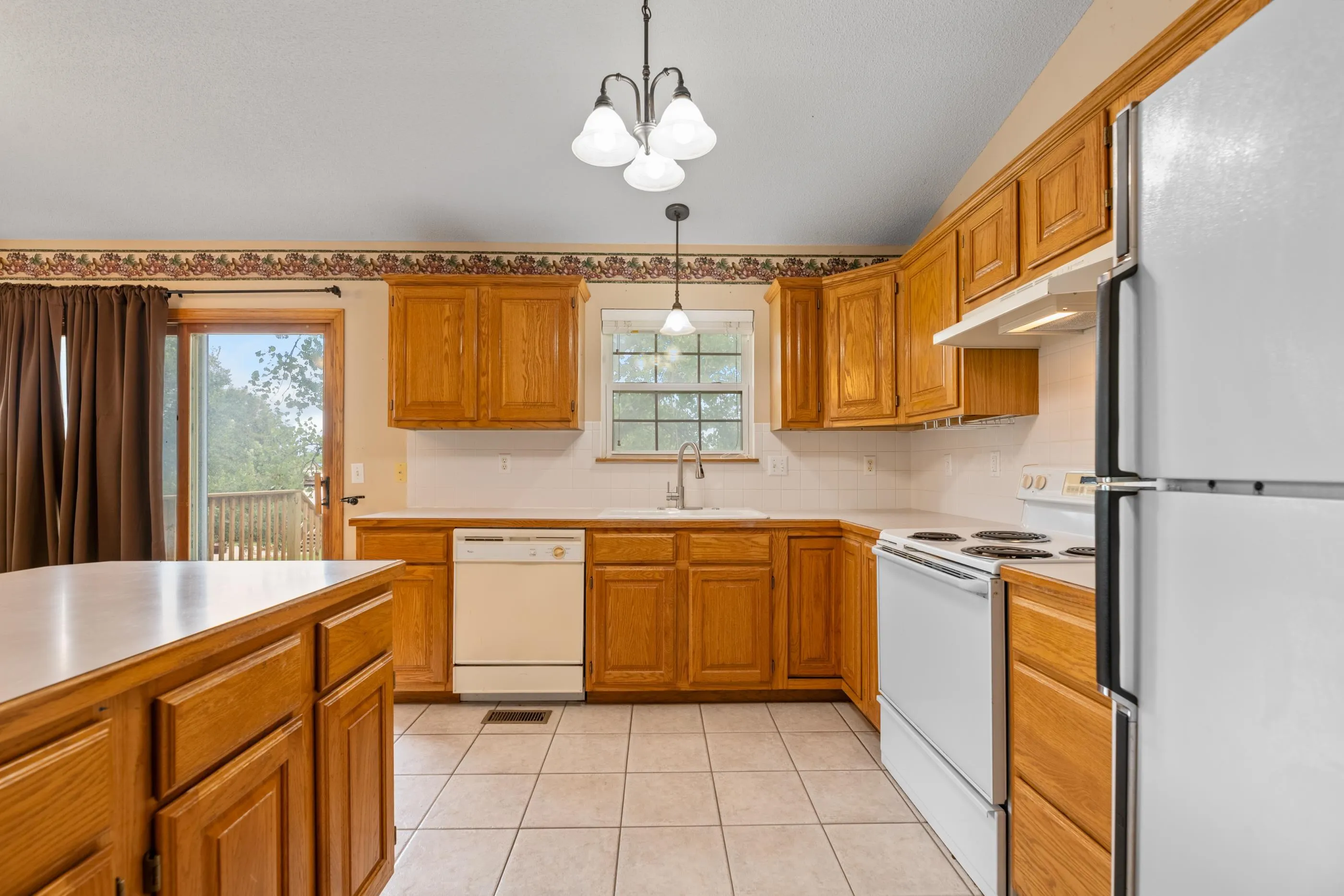 Bel Aire, Kansas 67220, United States, 3 Bedrooms Bedrooms, ,2 BathroomsBathrooms,Residential,Active,178901