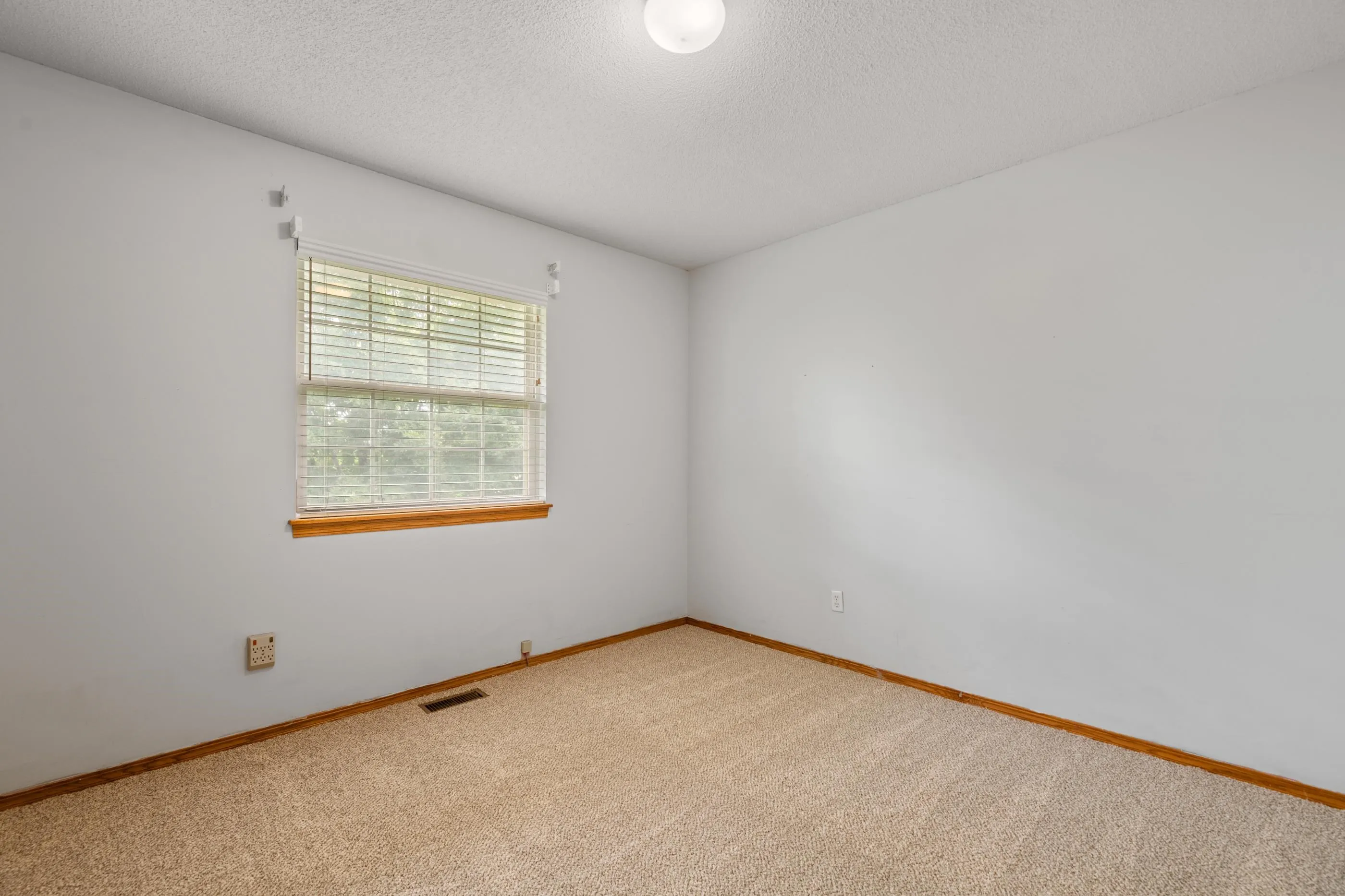 Bel Aire, Kansas 67220, United States, 3 Bedrooms Bedrooms, ,2 BathroomsBathrooms,Residential,Active,178901