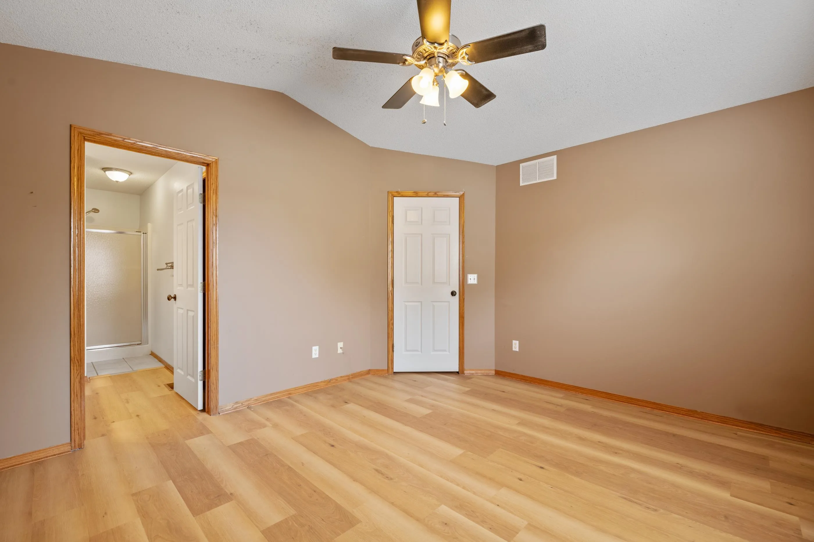 Bel Aire, Kansas 67220, United States, 3 Bedrooms Bedrooms, ,2 BathroomsBathrooms,Residential,Active,178901