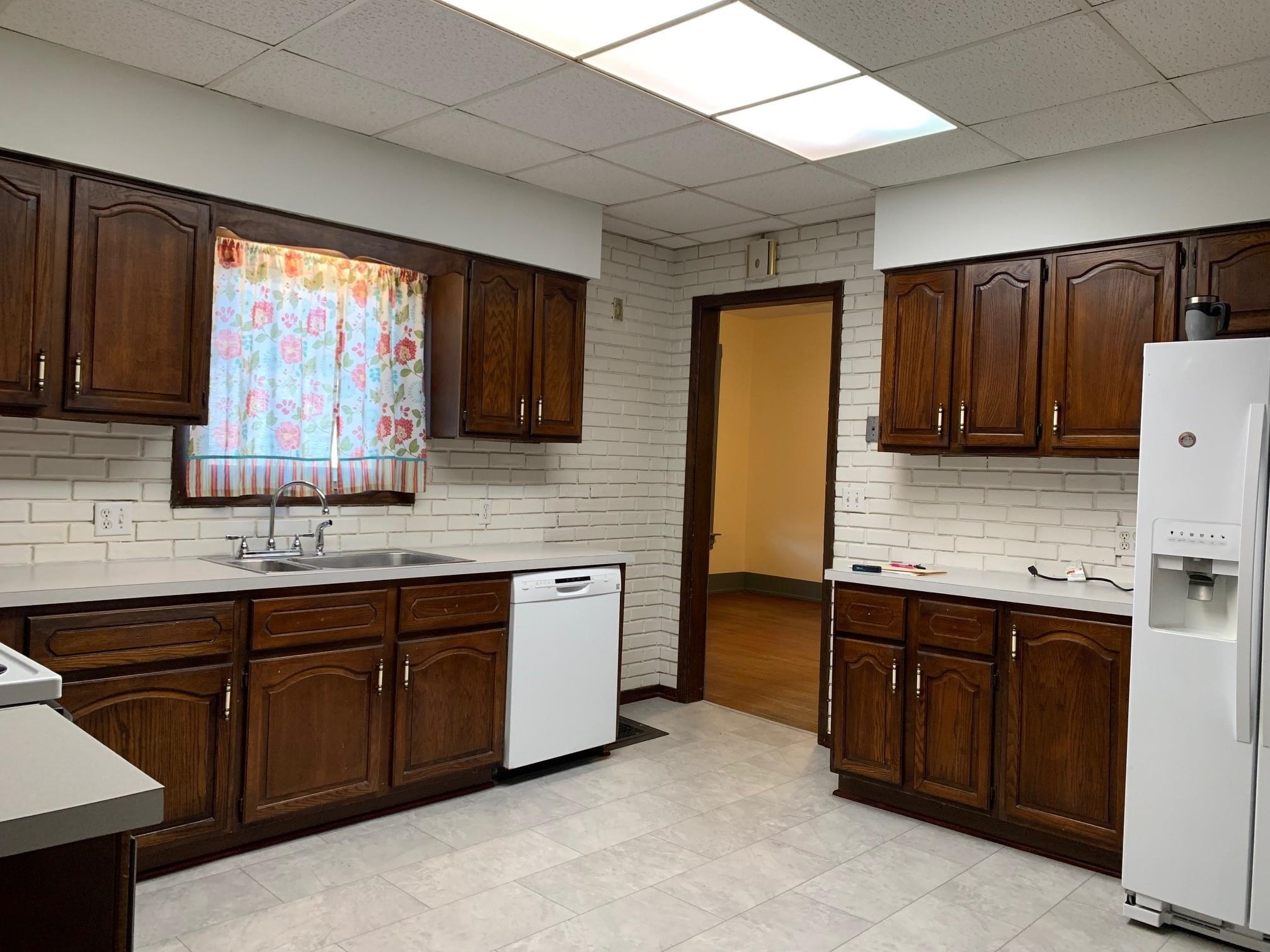508 E 10th Ave, Winfield, Kansas image 2