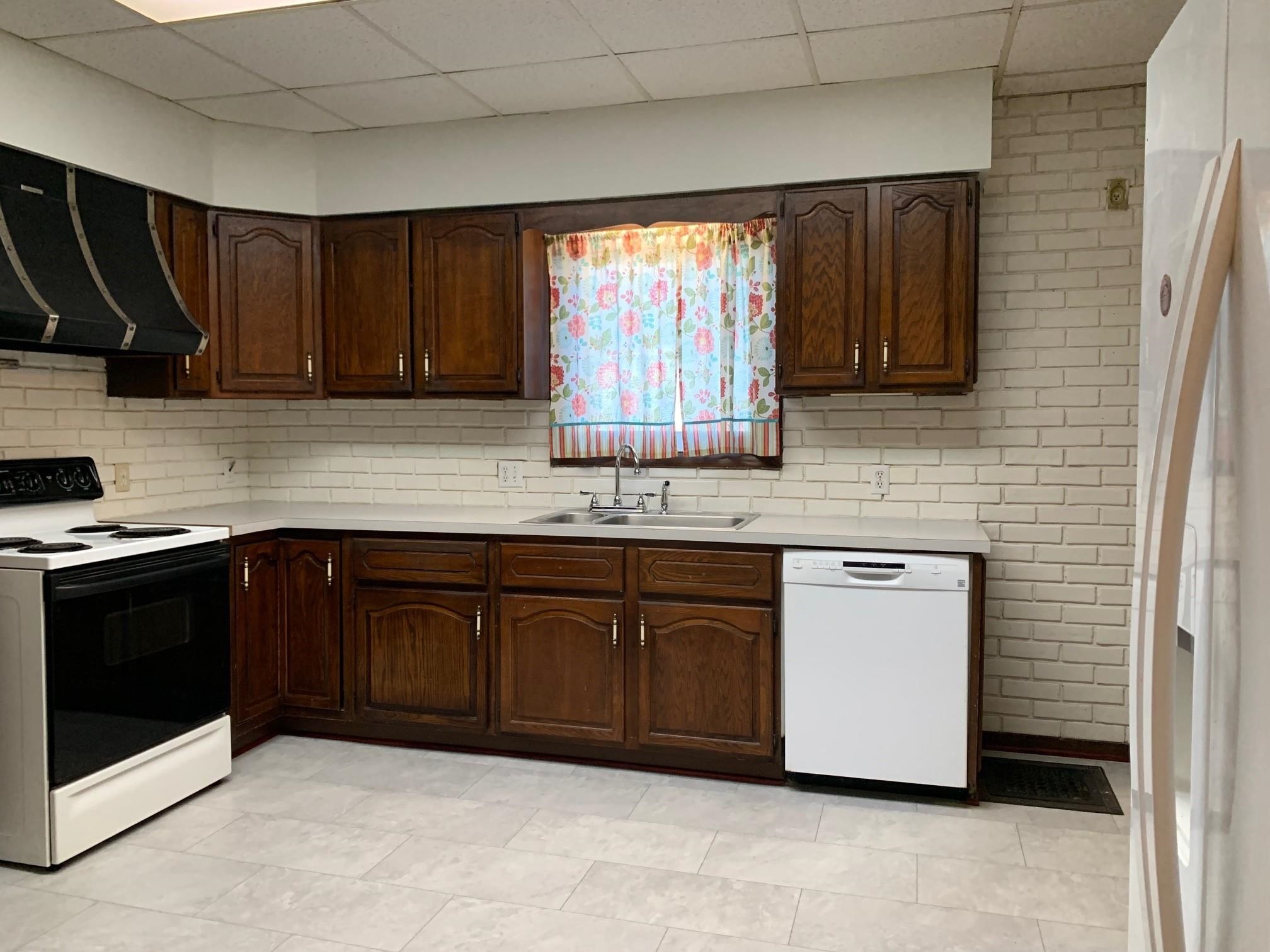 508 E 10th Ave, Winfield, Kansas image 3