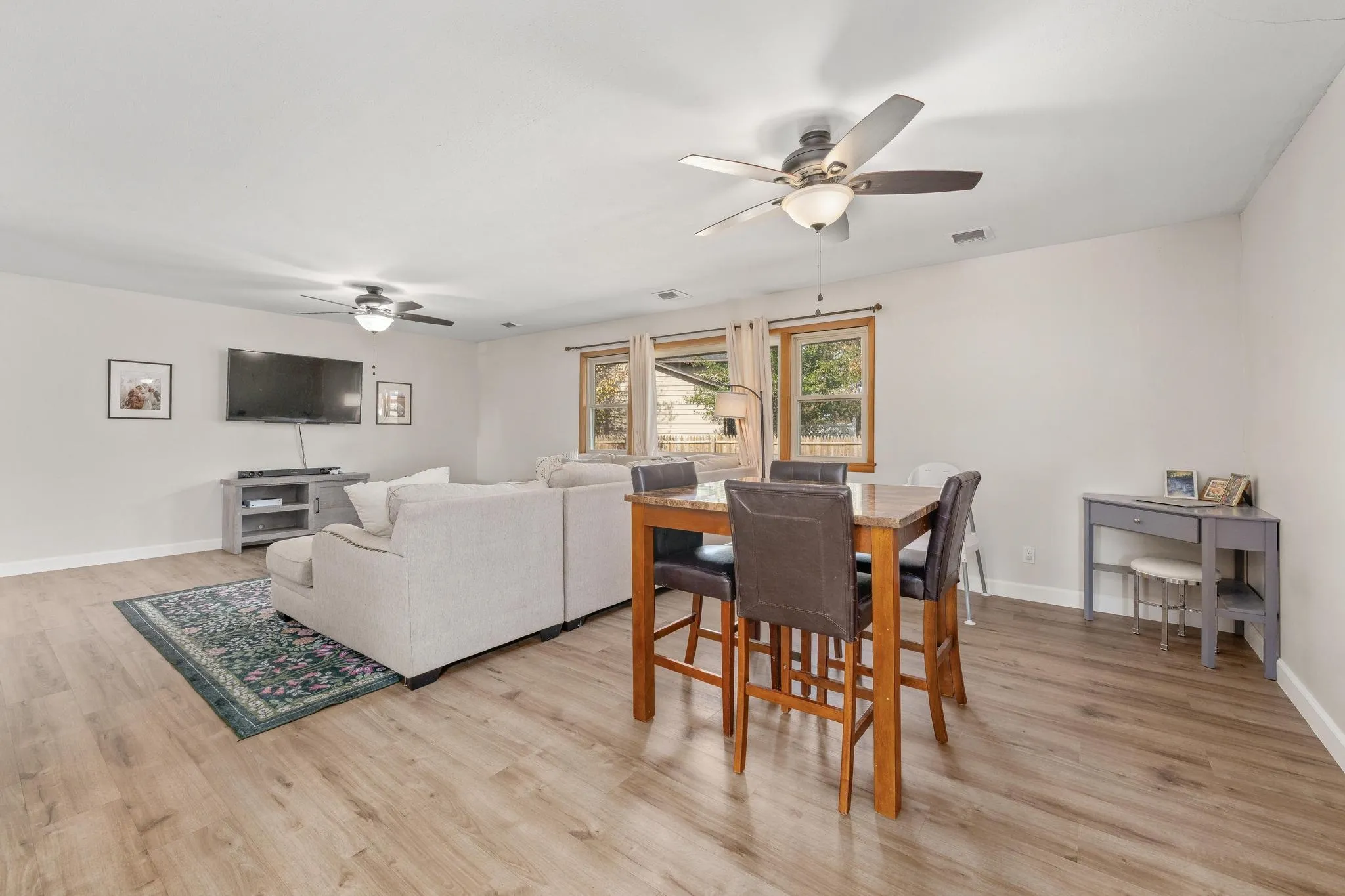 Wellington, Kansas 67152, United States, 3 Bedrooms Bedrooms, ,3 BathroomsBathrooms,Residential,Active,241941