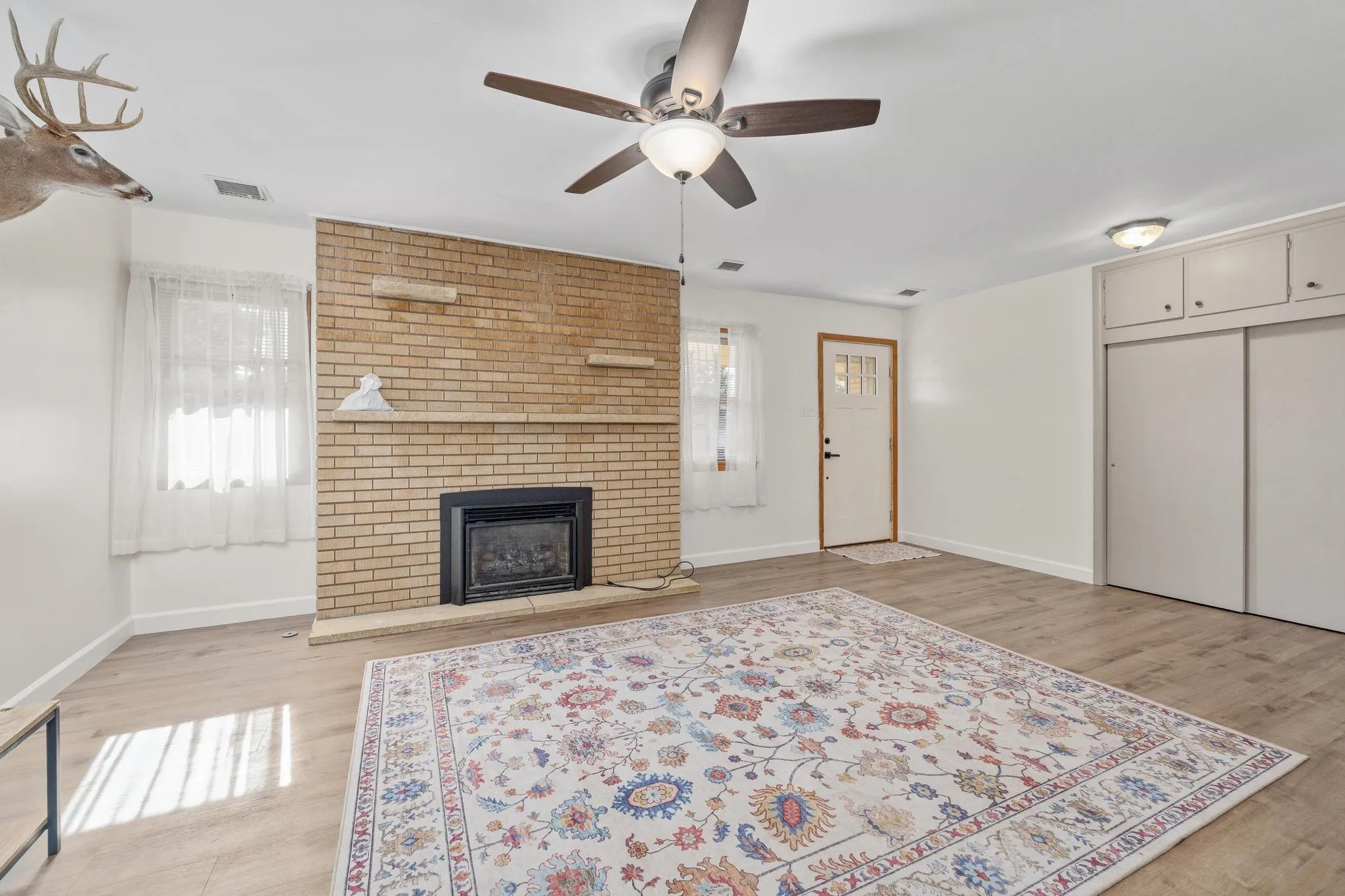 Wellington, Kansas 67152, United States, 3 Bedrooms Bedrooms, ,3 BathroomsBathrooms,Residential,Active,241941