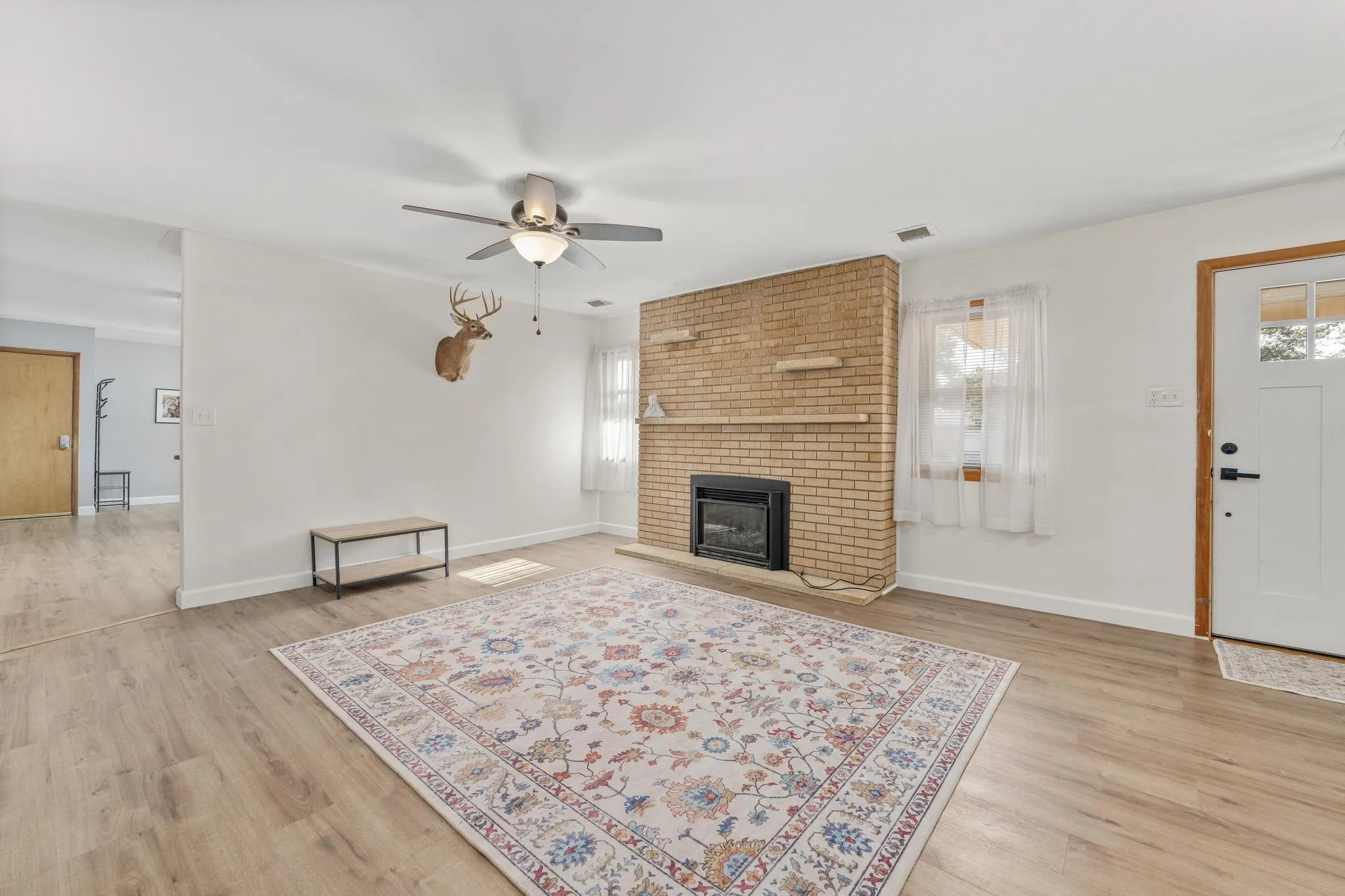 Wellington, Kansas 67152, United States, 3 Bedrooms Bedrooms, ,3 BathroomsBathrooms,Residential,Active,241941