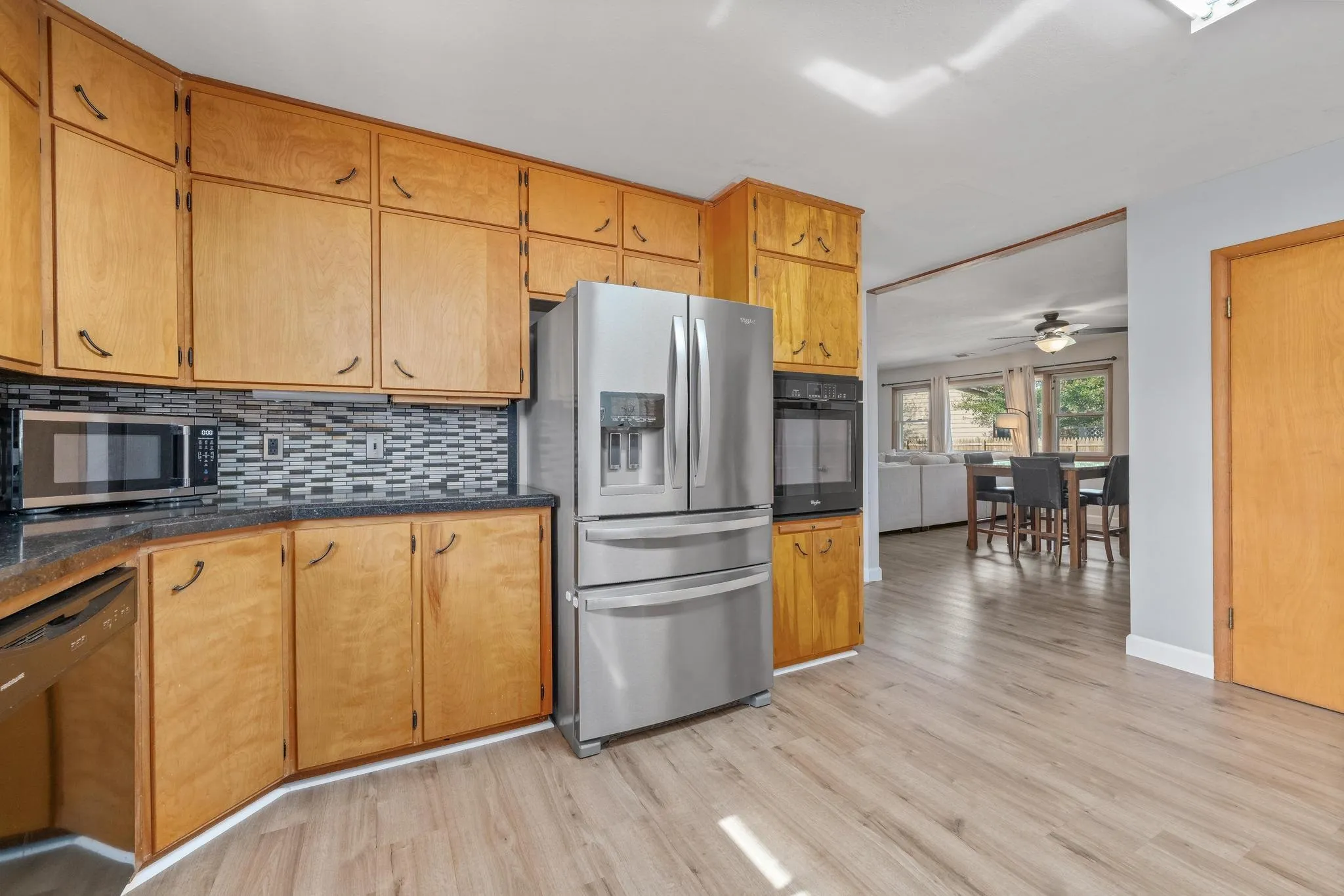 Wellington, Kansas 67152, United States, 3 Bedrooms Bedrooms, ,3 BathroomsBathrooms,Residential,Active,241941