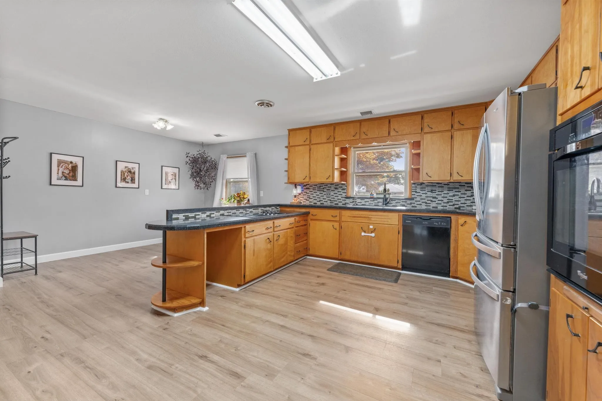 Wellington, Kansas 67152, United States, 3 Bedrooms Bedrooms, ,3 BathroomsBathrooms,Residential,Active,241941