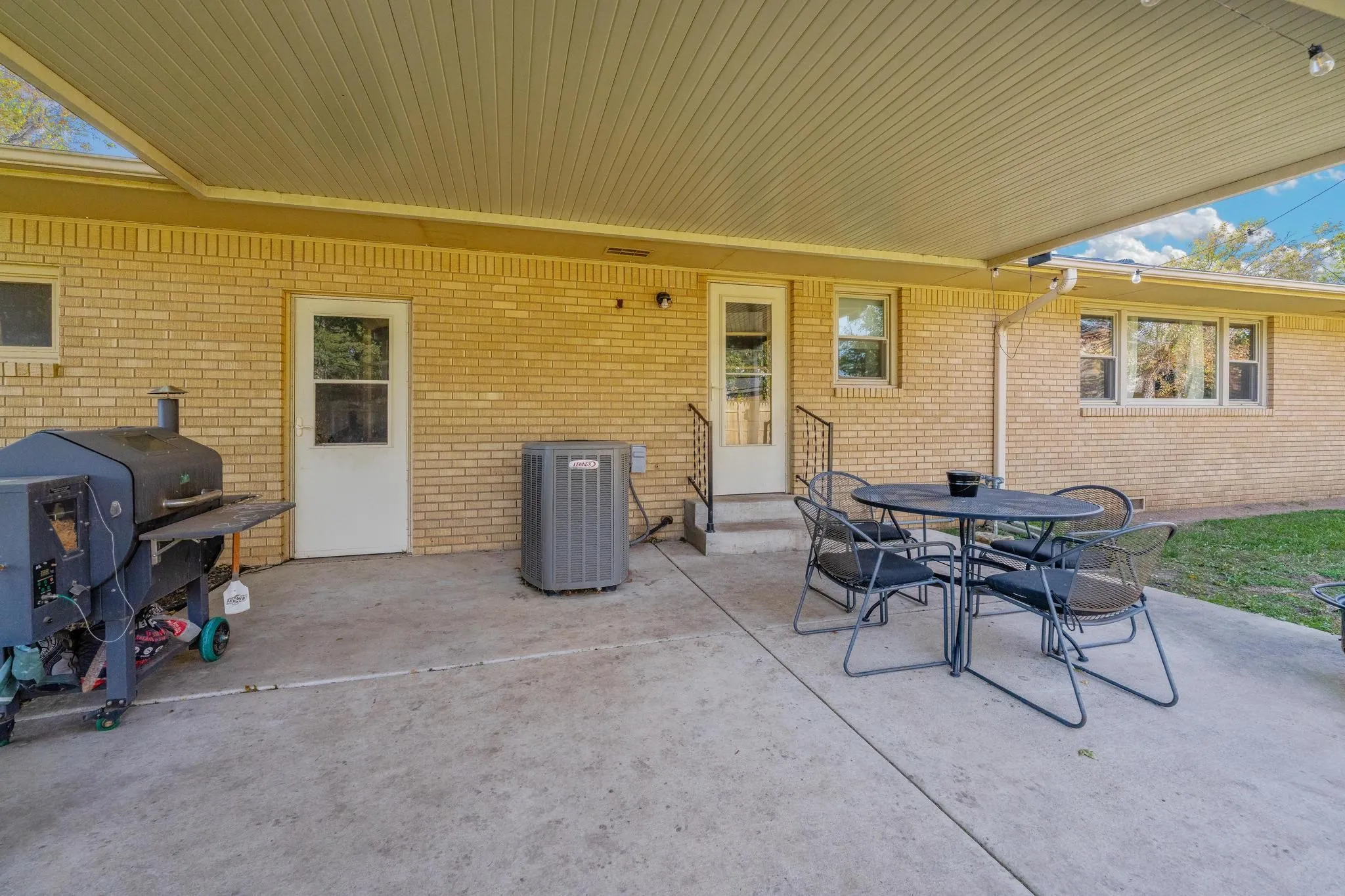 Wellington, Kansas 67152, United States, 3 Bedrooms Bedrooms, ,3 BathroomsBathrooms,Residential,Active,241941