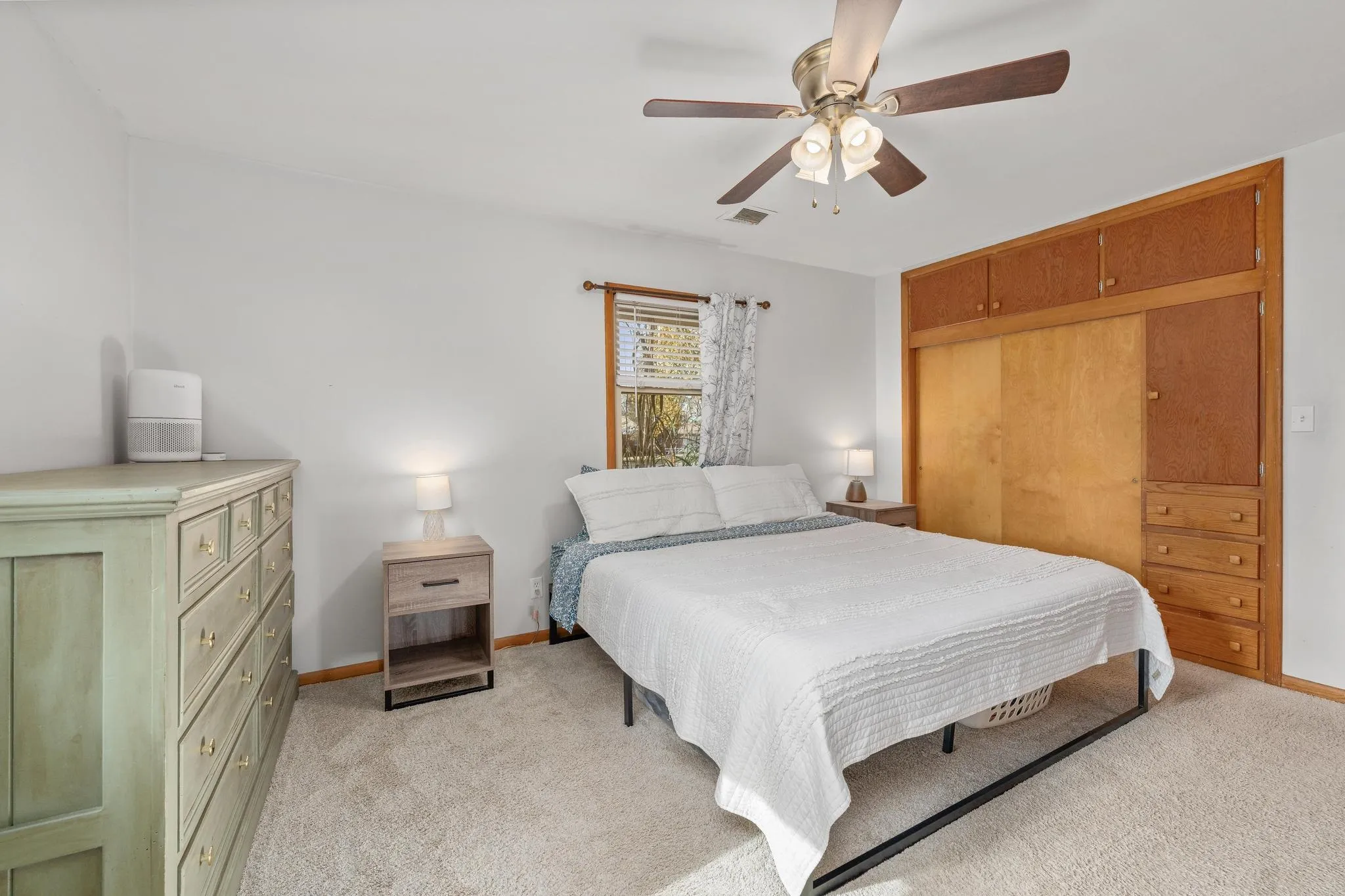 Wellington, Kansas 67152, United States, 3 Bedrooms Bedrooms, ,3 BathroomsBathrooms,Residential,Active,241941