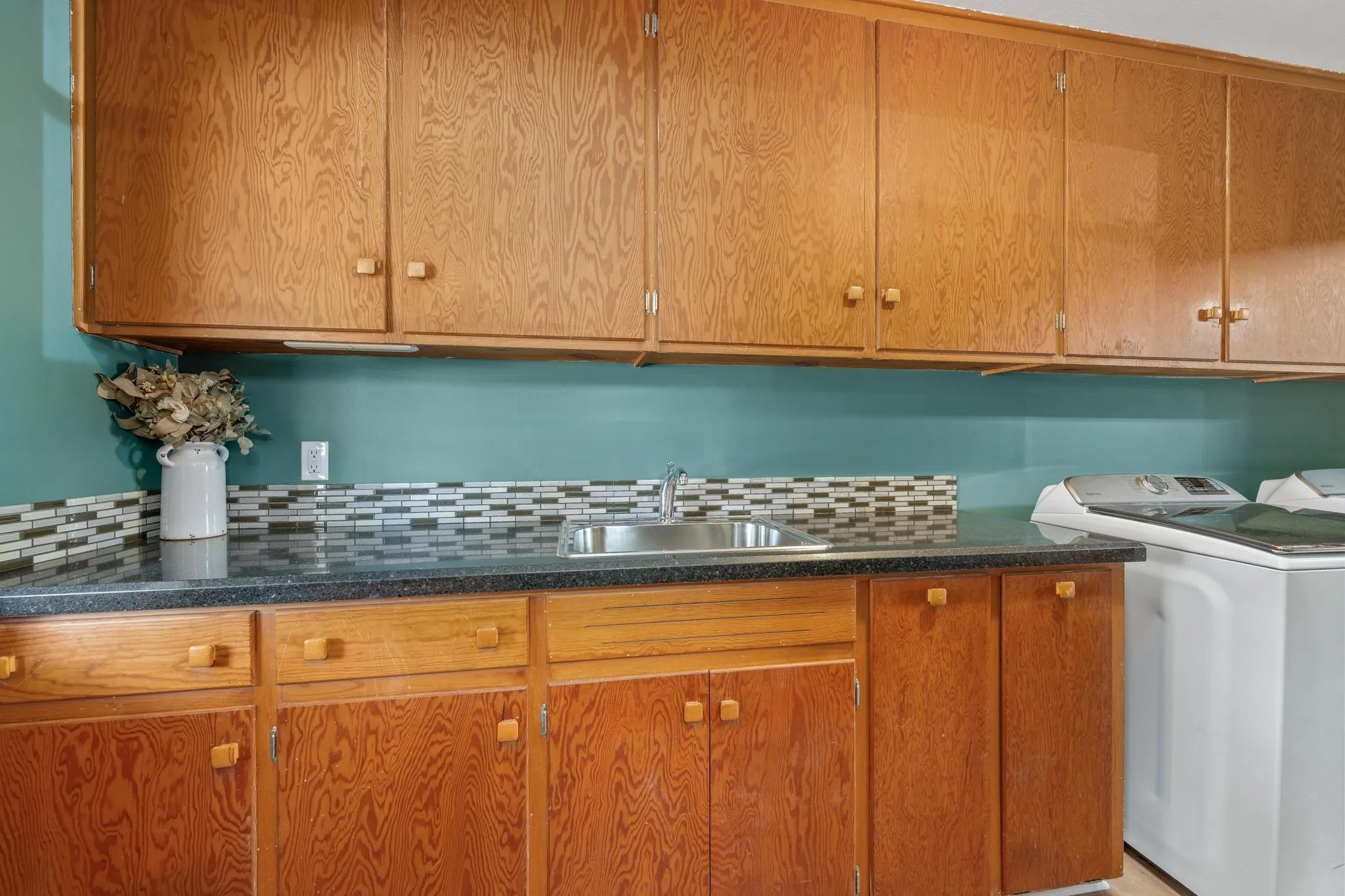 Wellington, Kansas 67152, United States, 3 Bedrooms Bedrooms, ,3 BathroomsBathrooms,Residential,Active,241941