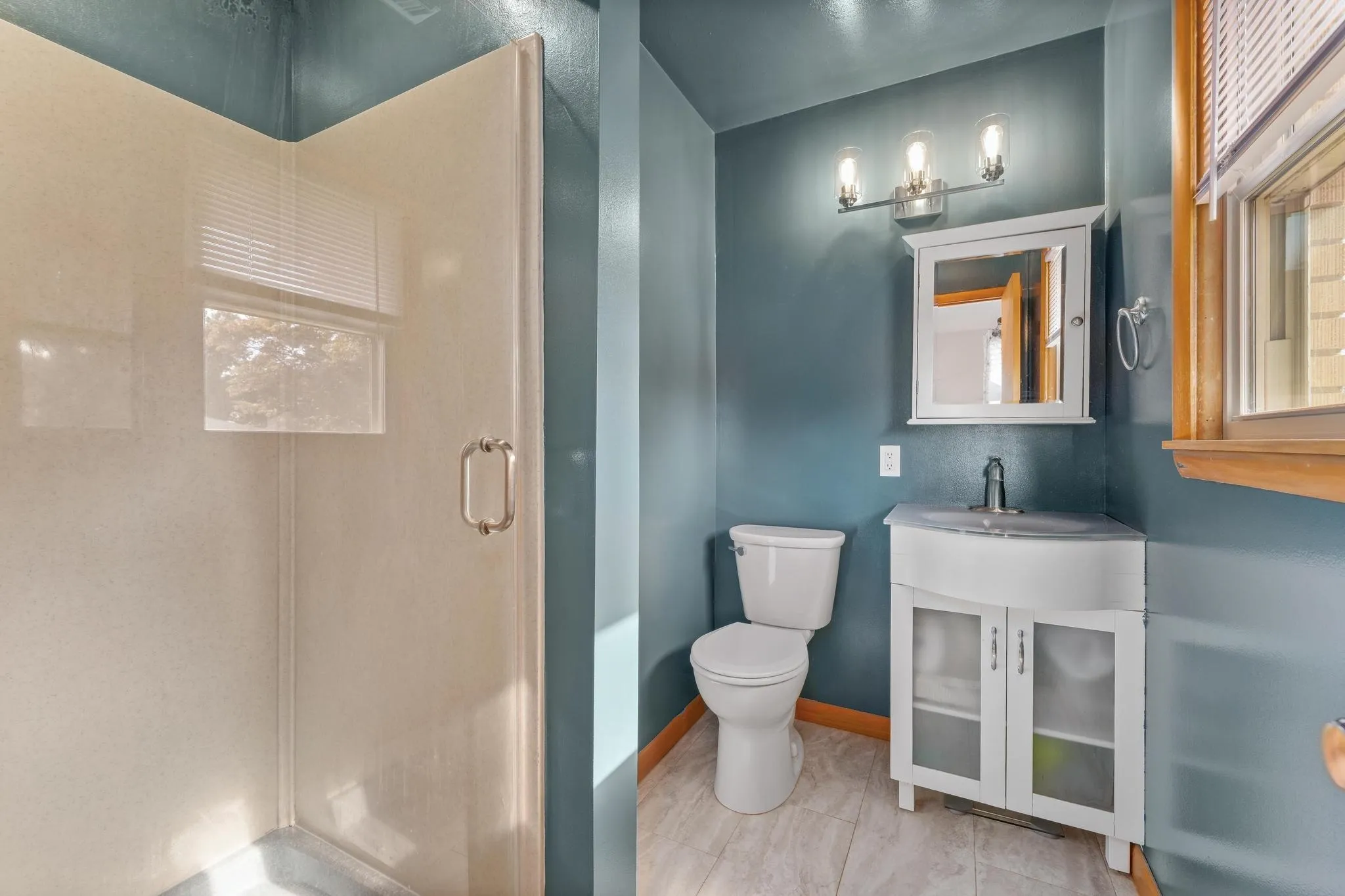 Wellington, Kansas 67152, United States, 3 Bedrooms Bedrooms, ,3 BathroomsBathrooms,Residential,Active,241941