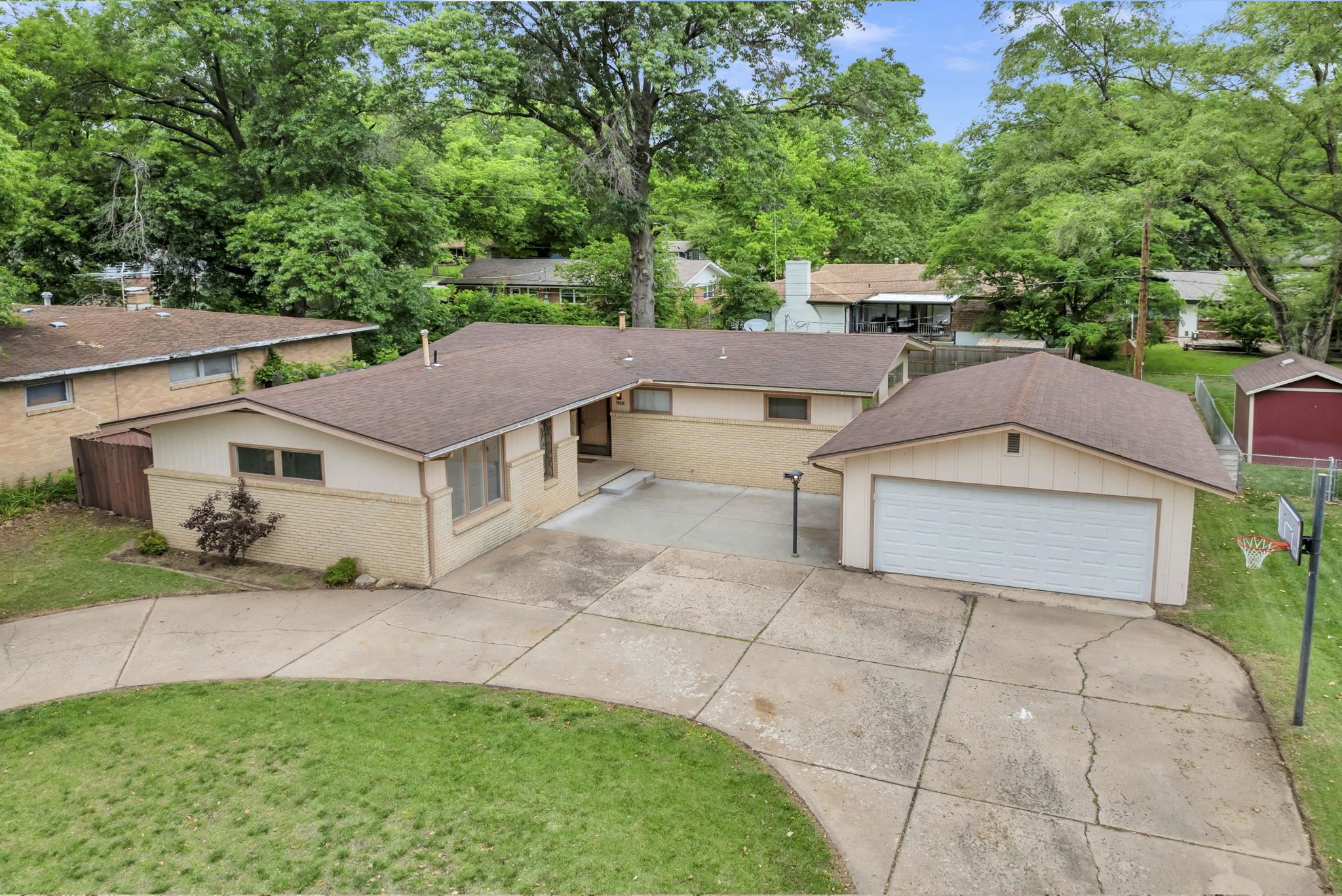 9808 W Hickory Ln, Wichita, Kansas image 22