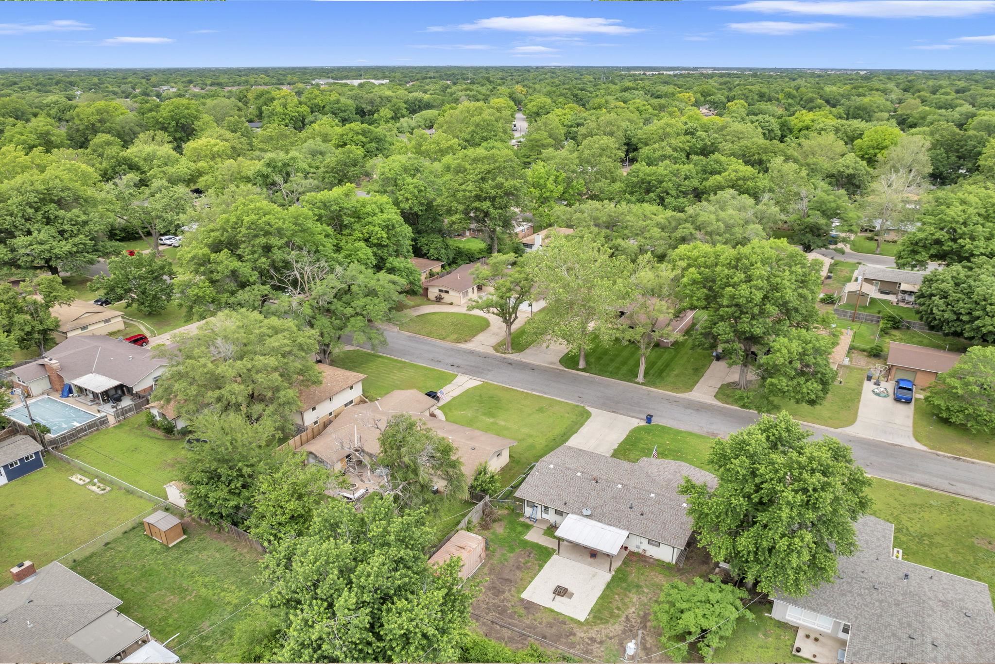 9808 W Hickory Ln, Wichita, Kansas image 25