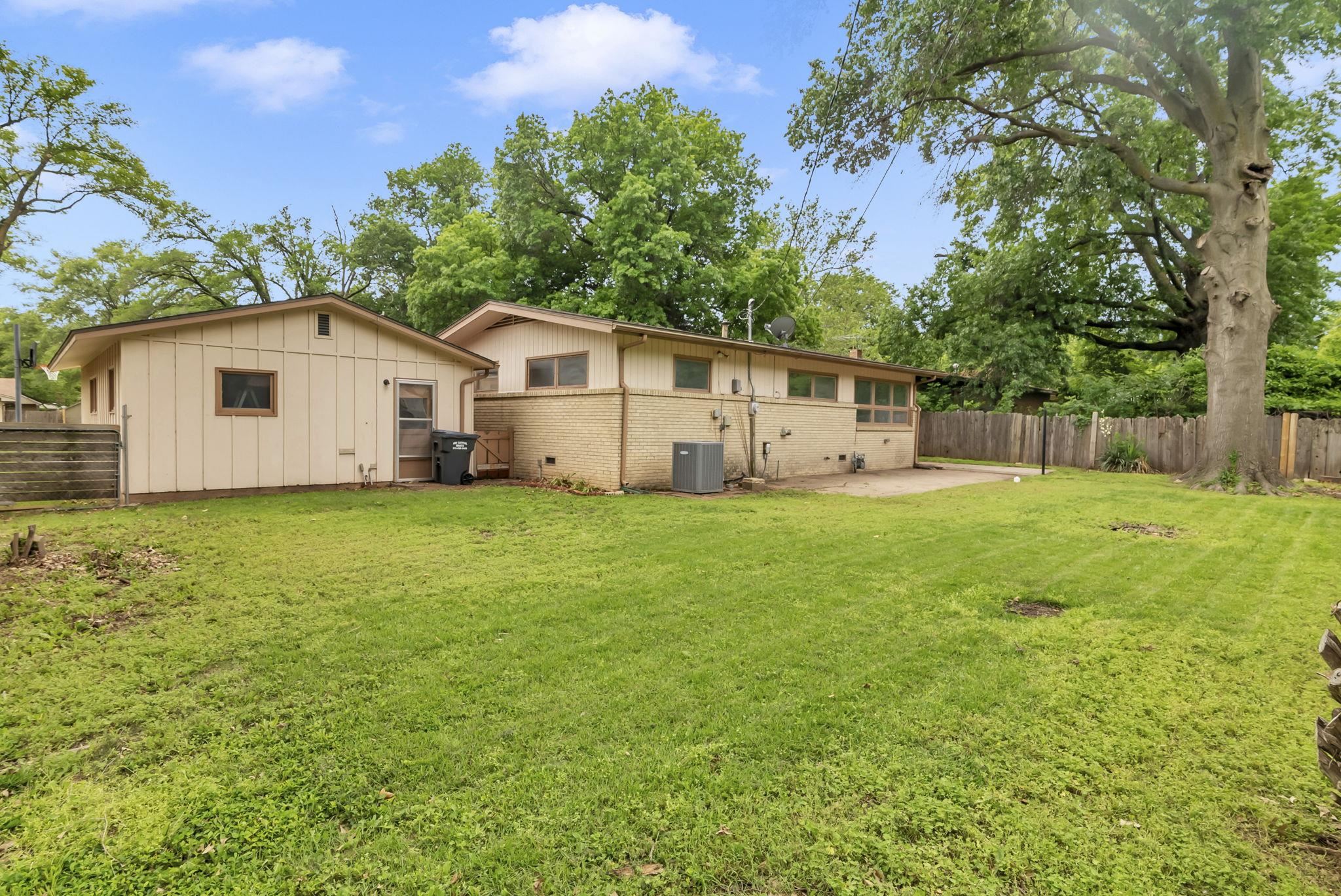 9808 W Hickory Ln, Wichita, Kansas image 18