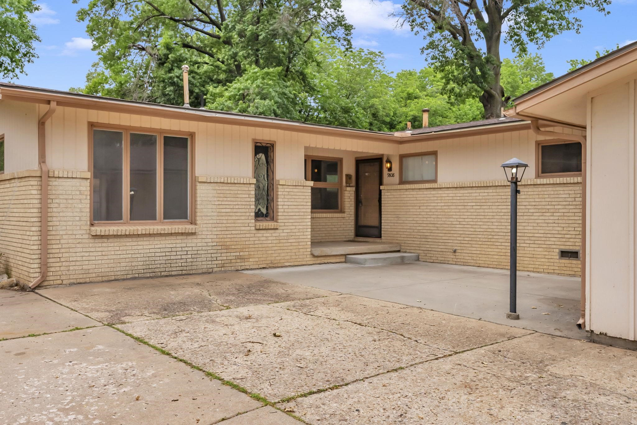 9808 W Hickory Ln, Wichita, Kansas image 3