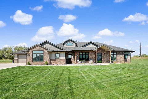 Townhouse For Sale - 104 N Estes St<br/> Garden Plain, KS 67050