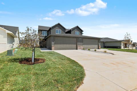 Multifamily For Sale - 2927 S Cedar Crest Ct #200<br/> Wichita, KS 67235