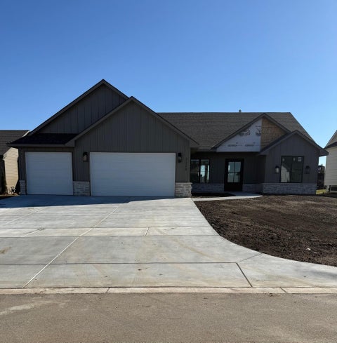Homes For Sale - 3220 N Bedford Ct<br/> Wichita, KS 67226