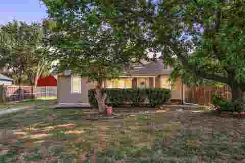 Homes For Sale - 621 W Grant St<br/> McPherson, KS 67460