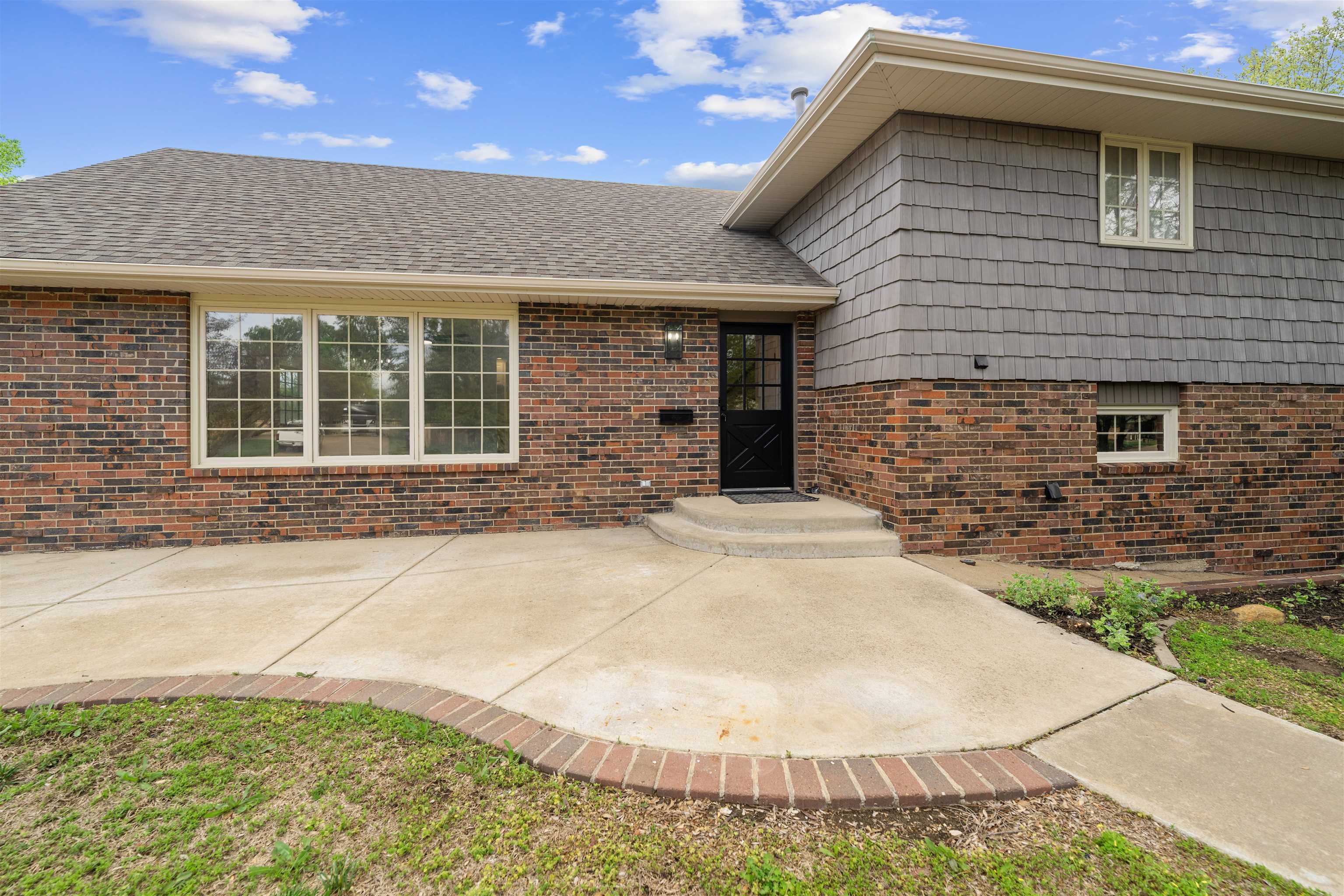 452 Camden Dr, Salina, Kansas image 3