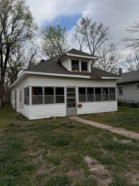 724 E 1st Ave, Hutchinson, KS MLS: 652927