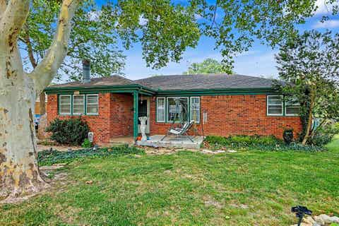 Homes For Sale - 2858 S Laura St<br/> Sedgwick County, Wichita, KS 67216
