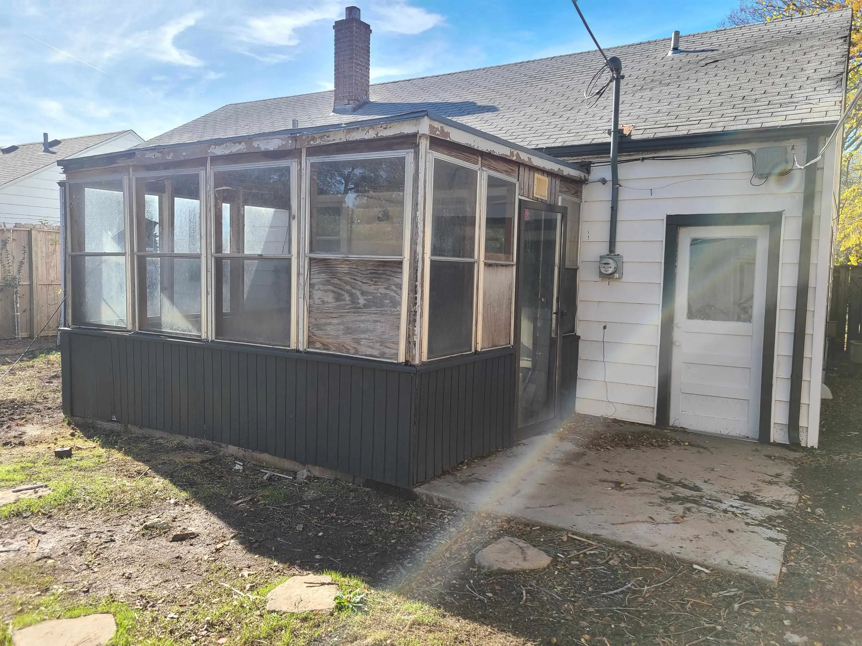 Wichita, Kansas 67208, United States, 2 Bedrooms Bedrooms, ,1 BathroomBathrooms,Residential,Pending,33364