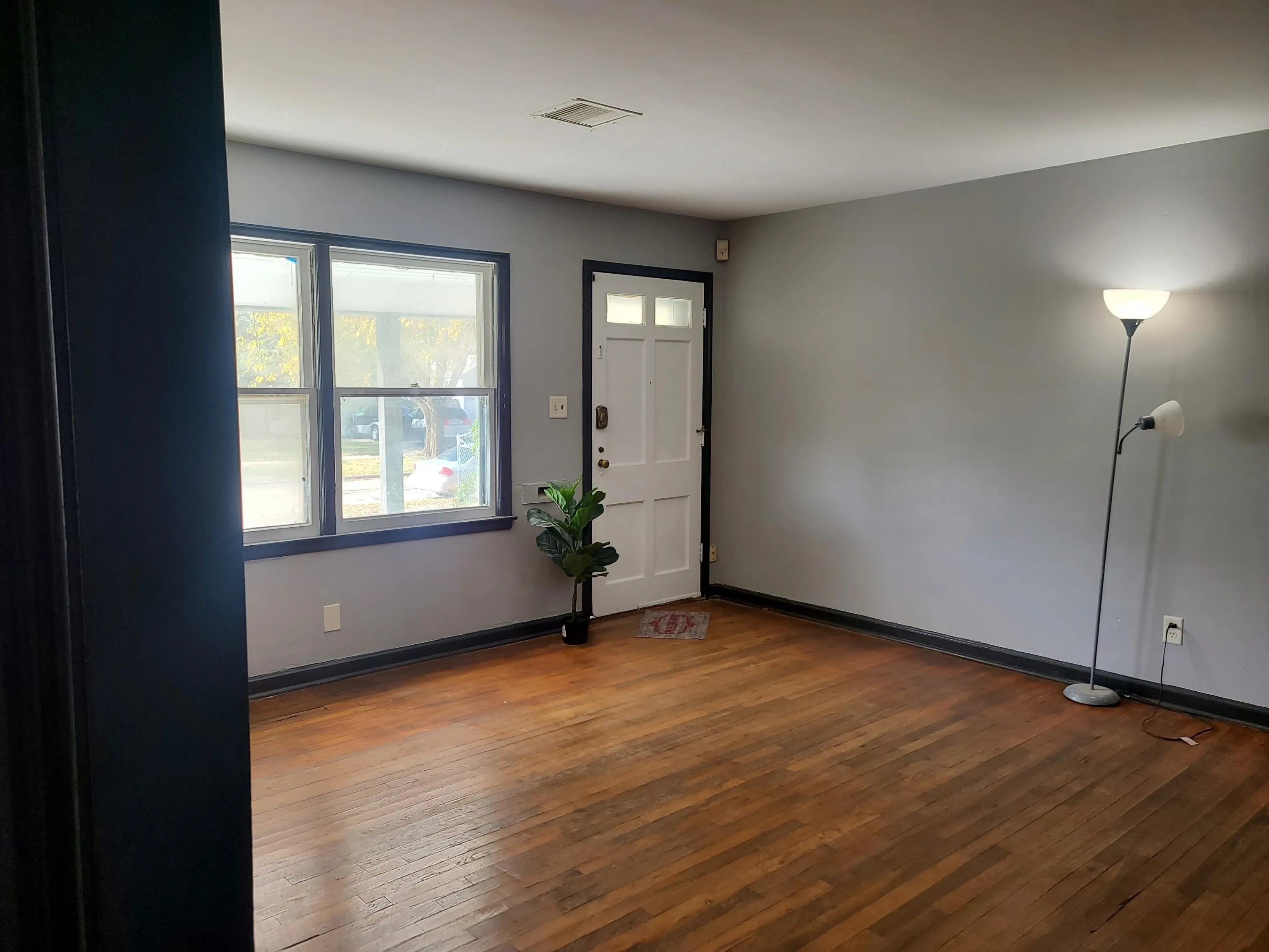 Wichita, Kansas 67208, United States, 2 Bedrooms Bedrooms, ,1 BathroomBathrooms,Residential,Pending,33364