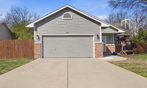 Homes For Sale - 901 N Linden Ln<br/> Derby, KS 67037