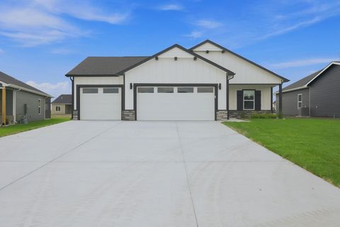 Homes For Sale - 1570 N Emerald Valley Dr<br/> Sedgwick County, Mulvane, KS 67110